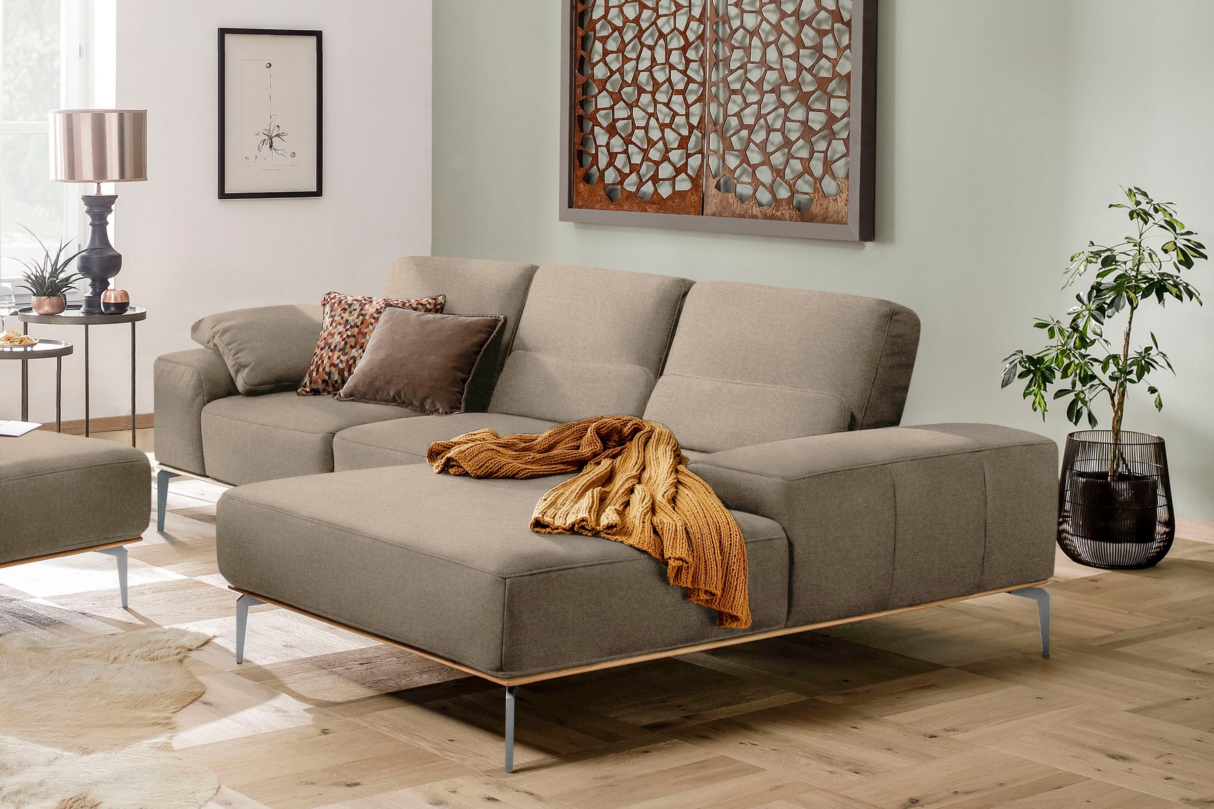 W.SCHILLIG Ecksofa »run, Designsofa mit tollem Sitzkomfort, L-Form«, mit elegantem Holzsockel, Füße in Chrom glänzend, Breite 279 cm