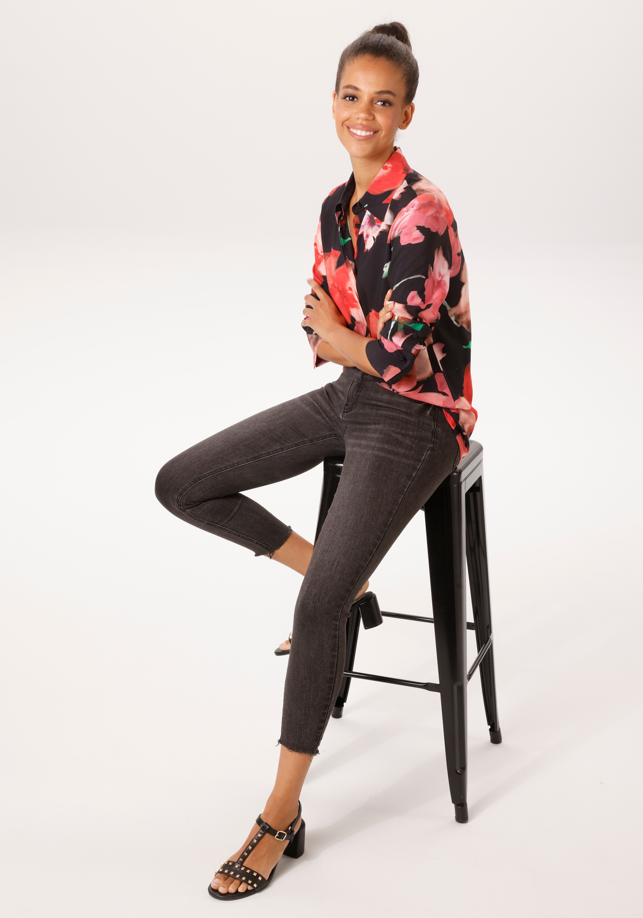 Aniston CASUAL Hemdbluse mit farbenfrohen Batik-Blüten bedruckt