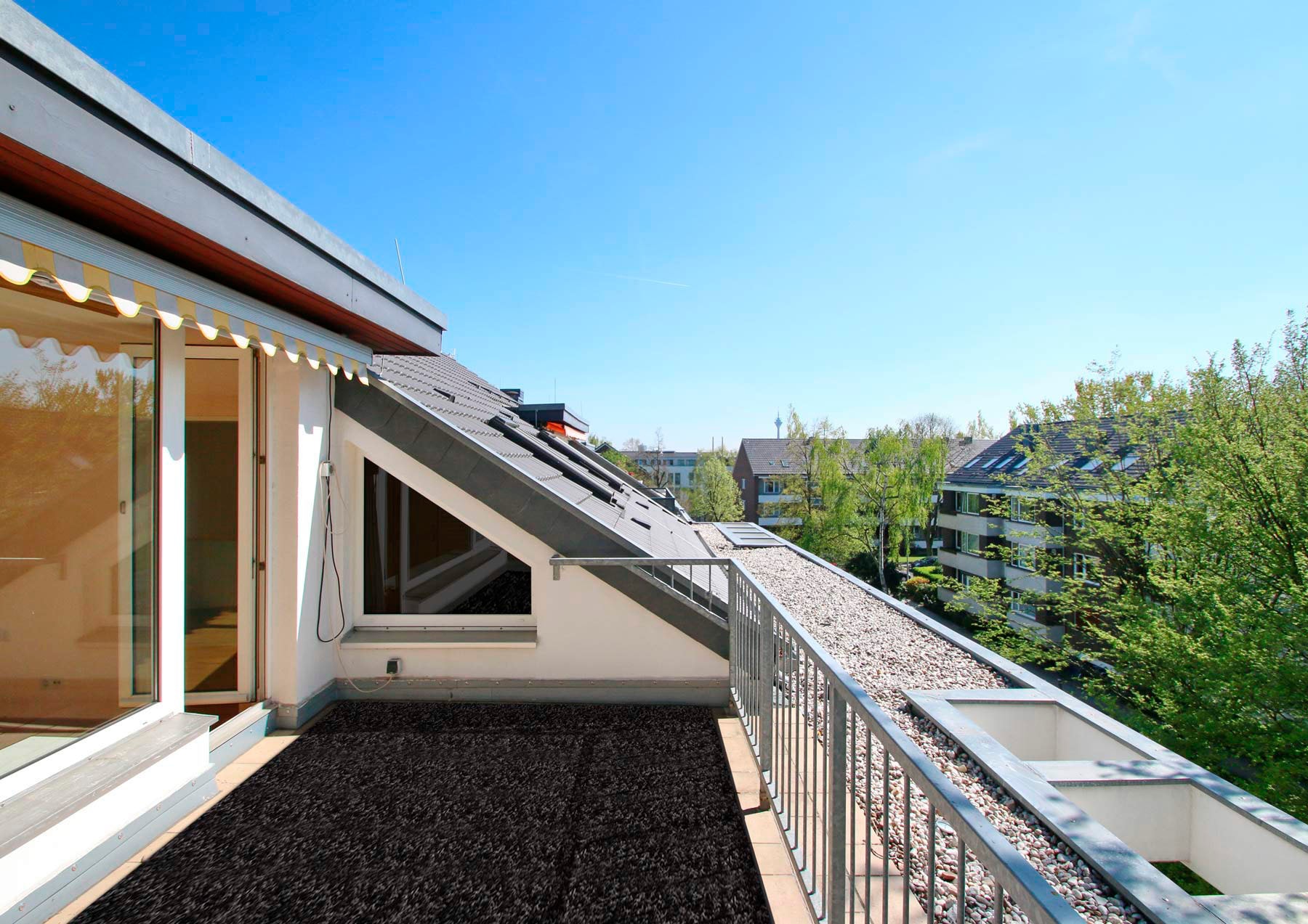 KONIFERA Kunstrasen »PORTO«, rechteckig, aus Nadelfilz, mit Noppen, für Balkon & Terrasse