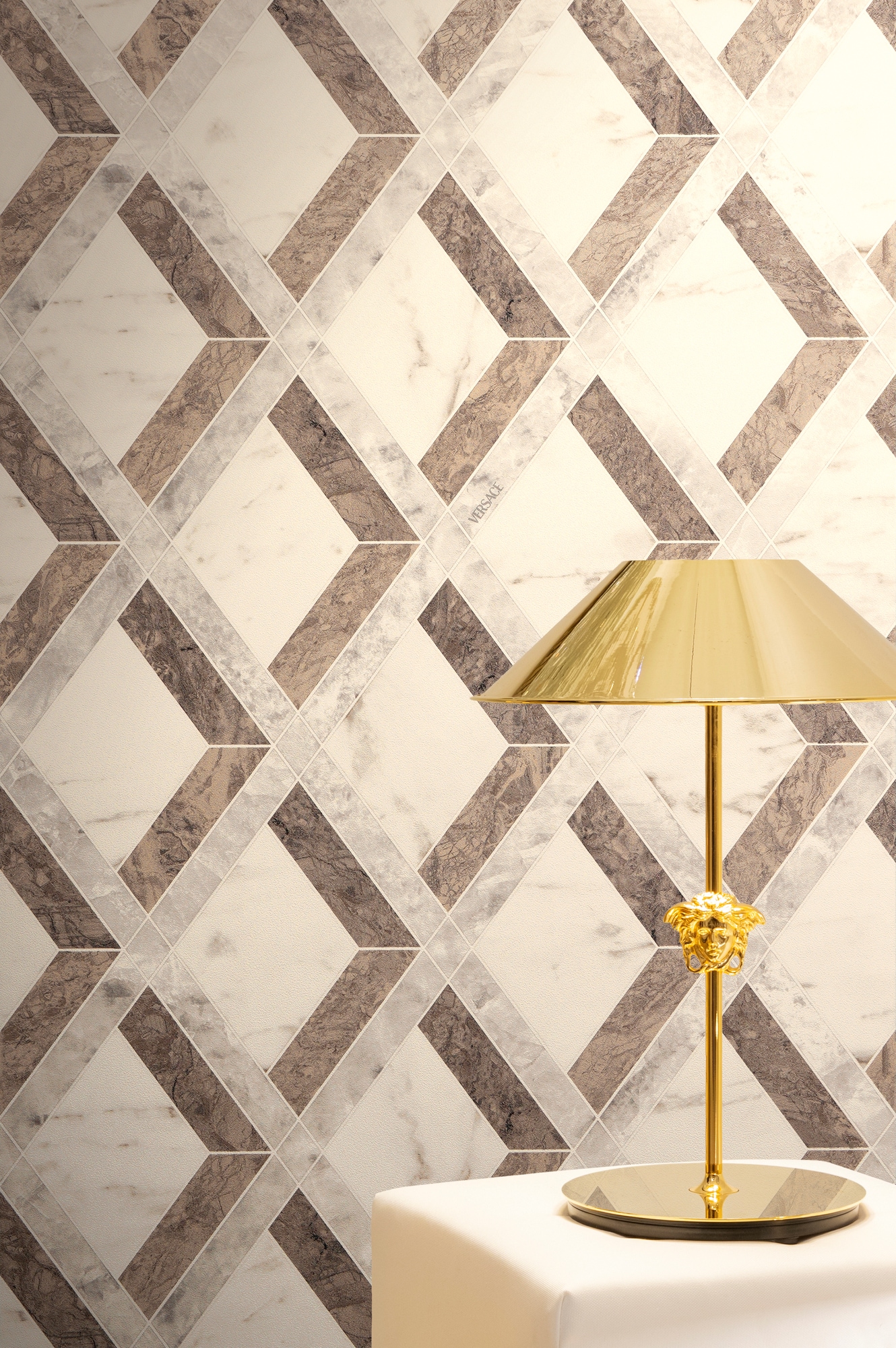 Versace Vliestapete »Versace 6 Tarsia –« 3D-Optik | Barock | Motiv geprägt Modernes Rautendesign in Marmoroptik mit strukturierter Oberfläche
