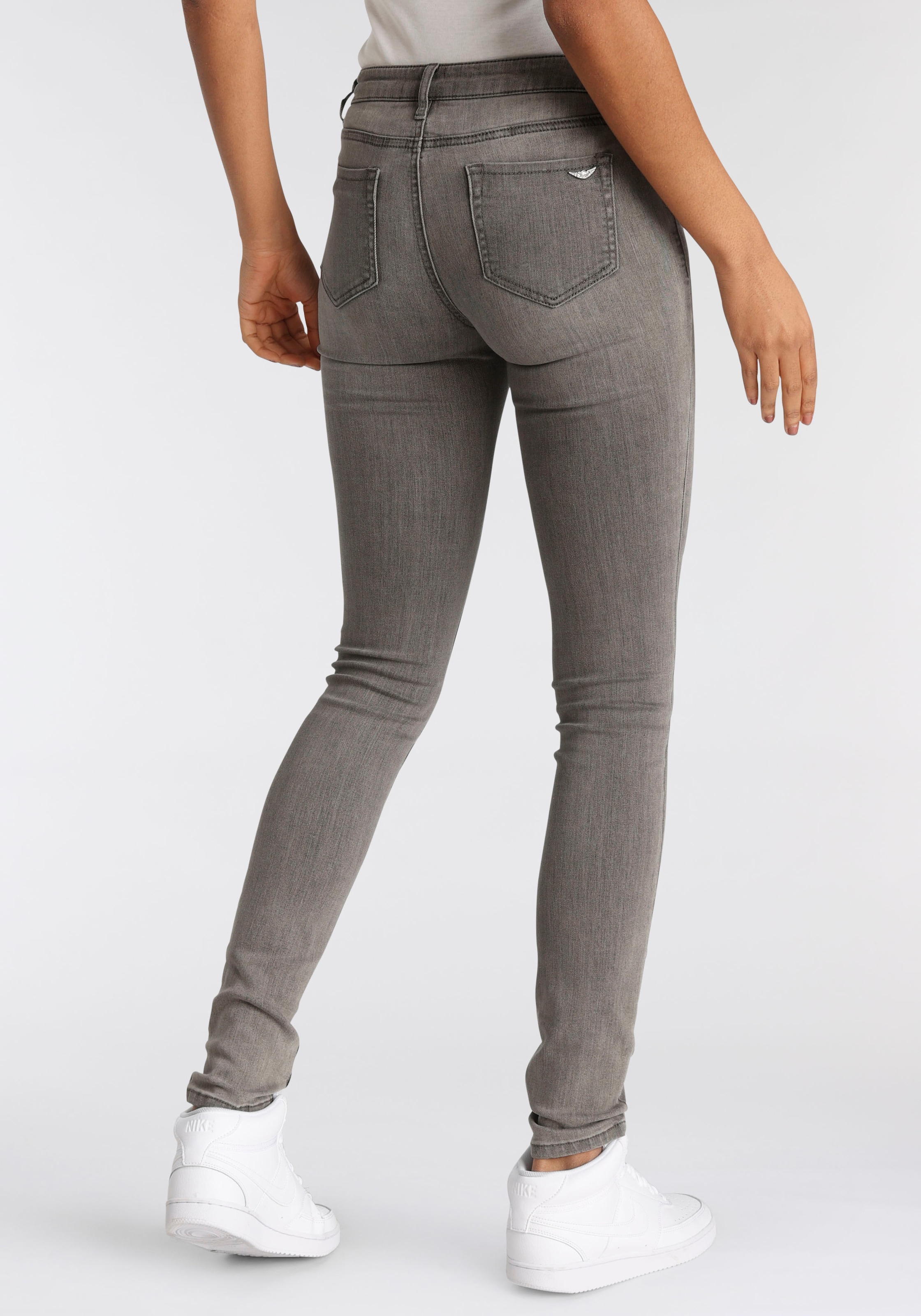 Arizona Skinny-fit-Jeans »Ultra-Stretch«, extra-enger Beinverlauf, normale Leibhöhe, mit Eingrifftaschen