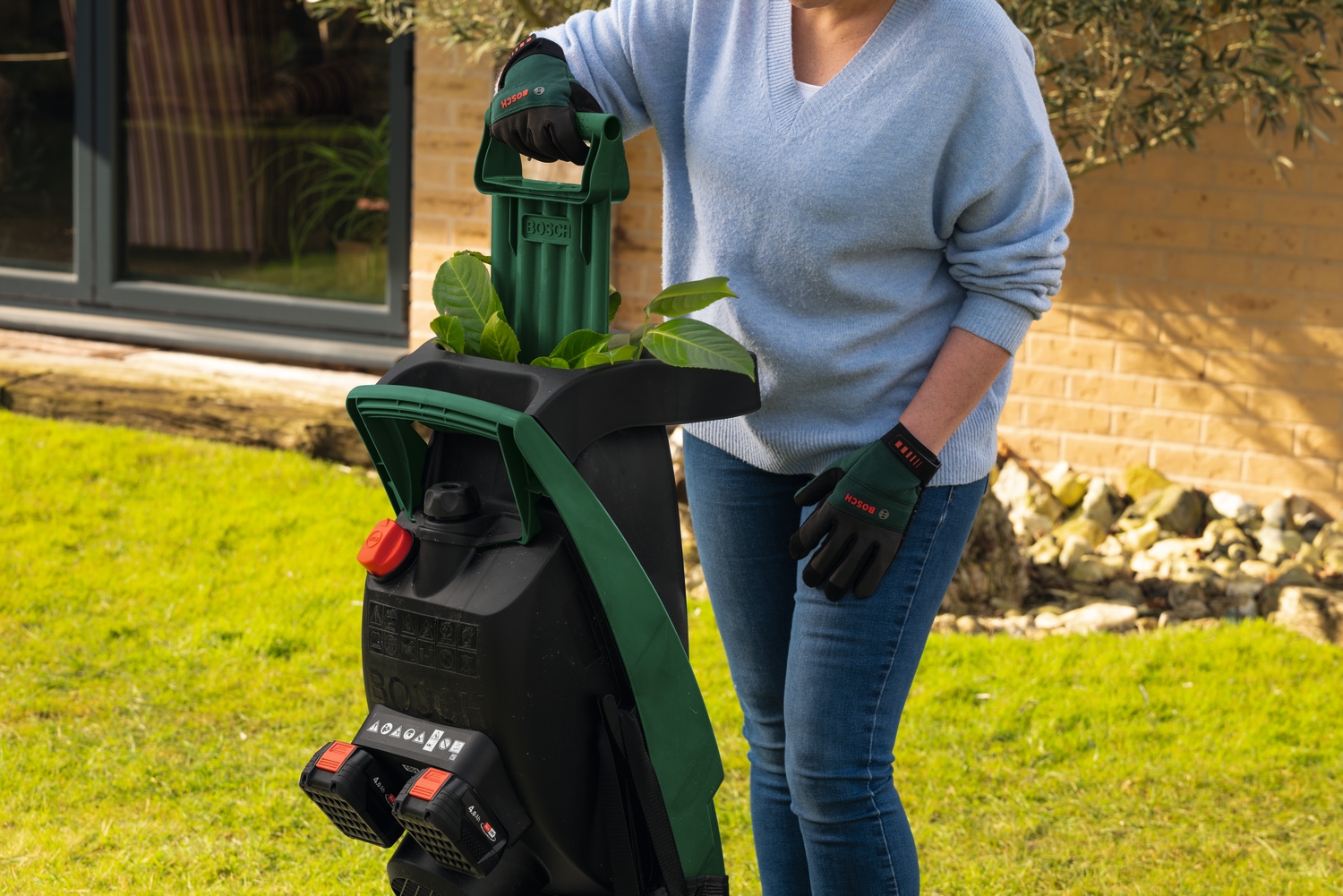 Bosch Home & Garden Häcksler »UniversalShredder 2x18V-25« kraftvolle 36V-Le günstig online kaufen