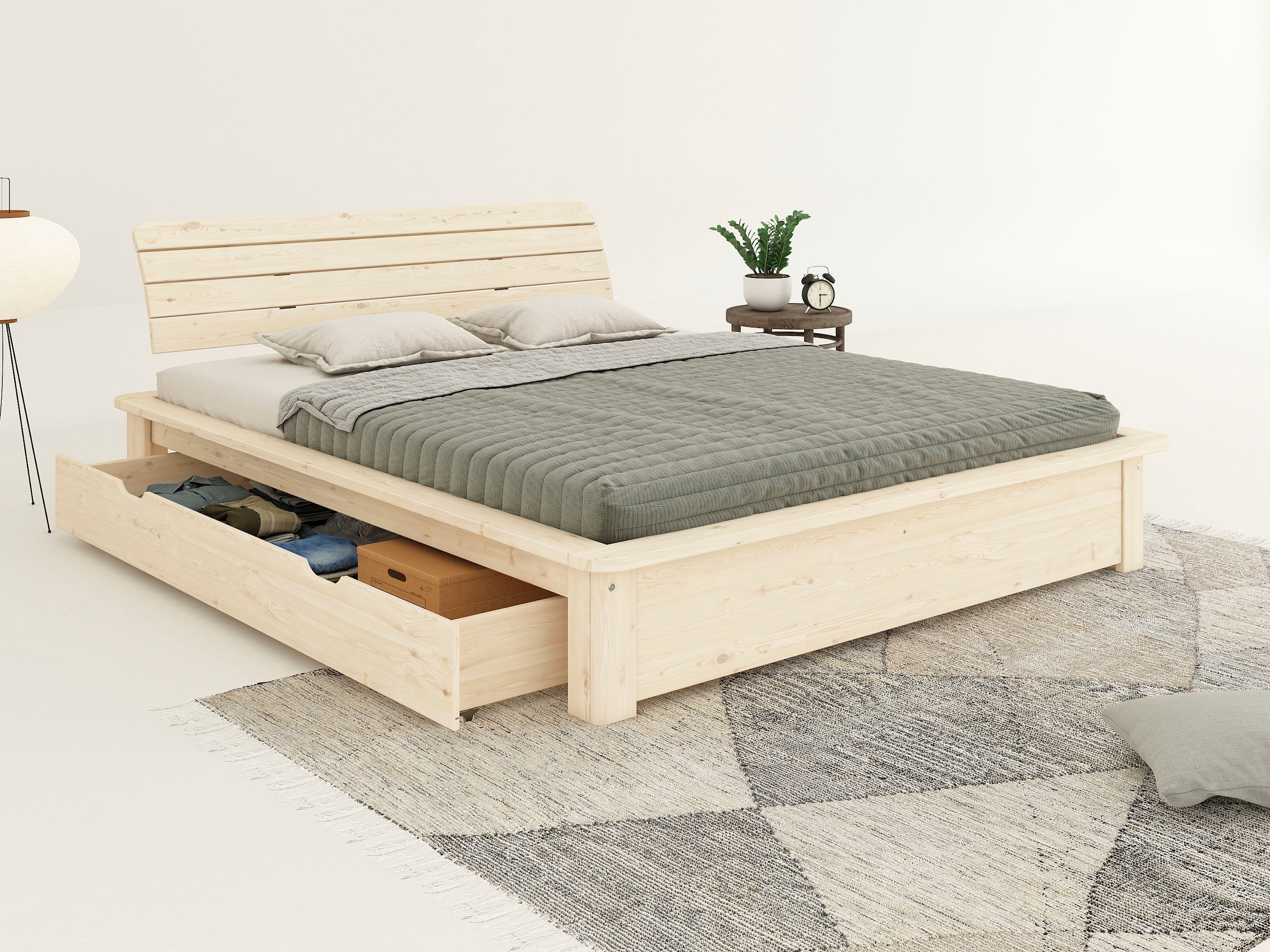 Home affaire Massivholzbett »Antri, Futonbett, ergonomisch geformtes Kopfteil, stilvolles Design« Rahmen zur Ablage von Smartphone, mit Lattenrost, Bettkasten optional