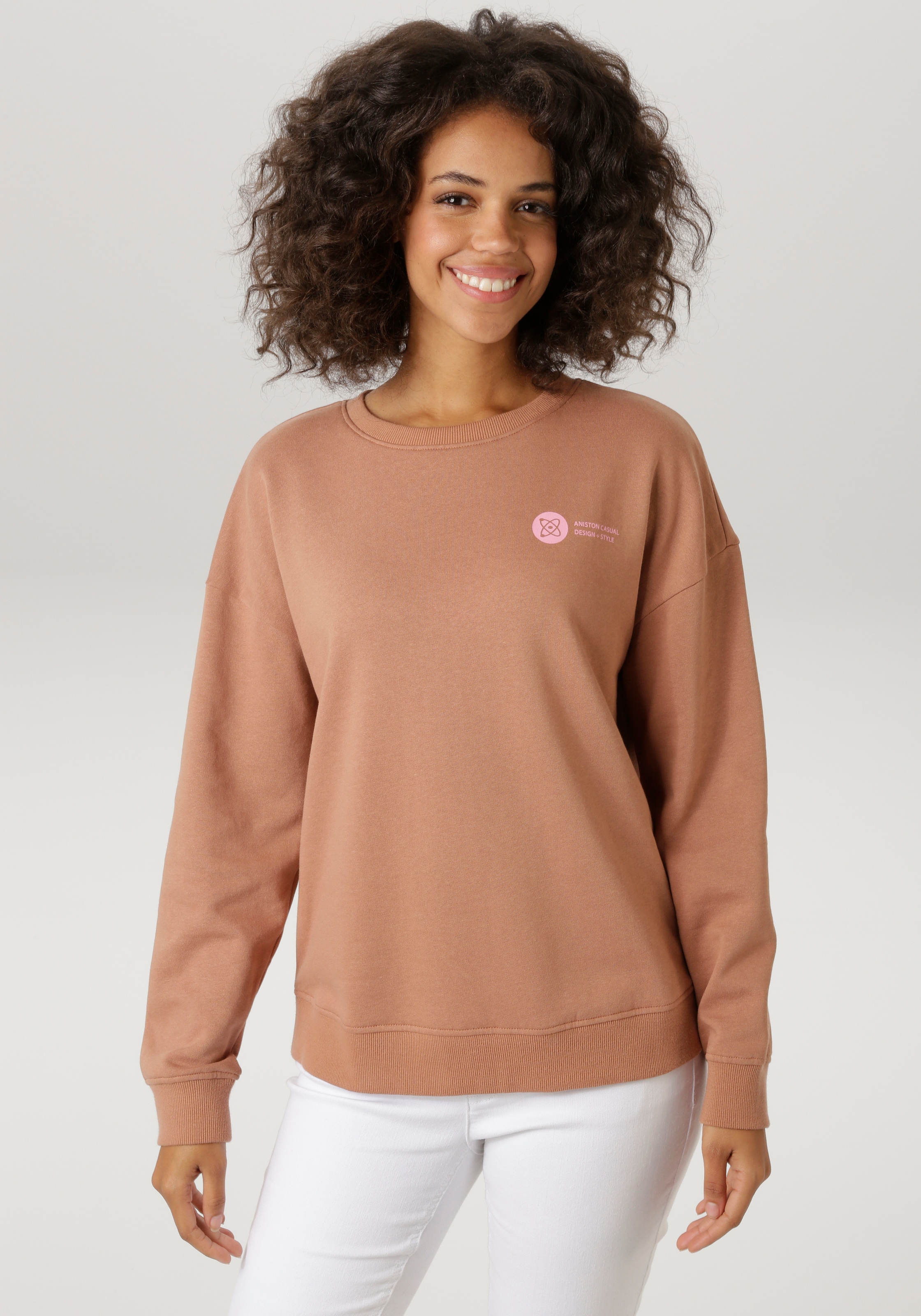Aniston CASUAL Sweatshirt , hinten mit Applikationen, Stickerei und Schriftzügen

