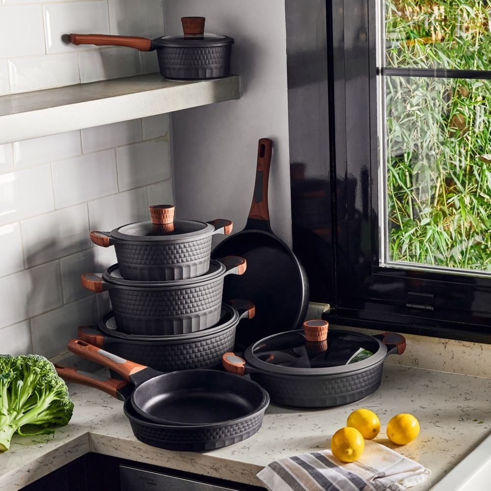 RESTO Kitchenware Bratpfanne »Capella, Pfanne antihaftbeschichtet und spülmaschinenfest«, Aluminiumguss, (1 tlg.), Schmorpfanne mit einzigartigem 3D-Design