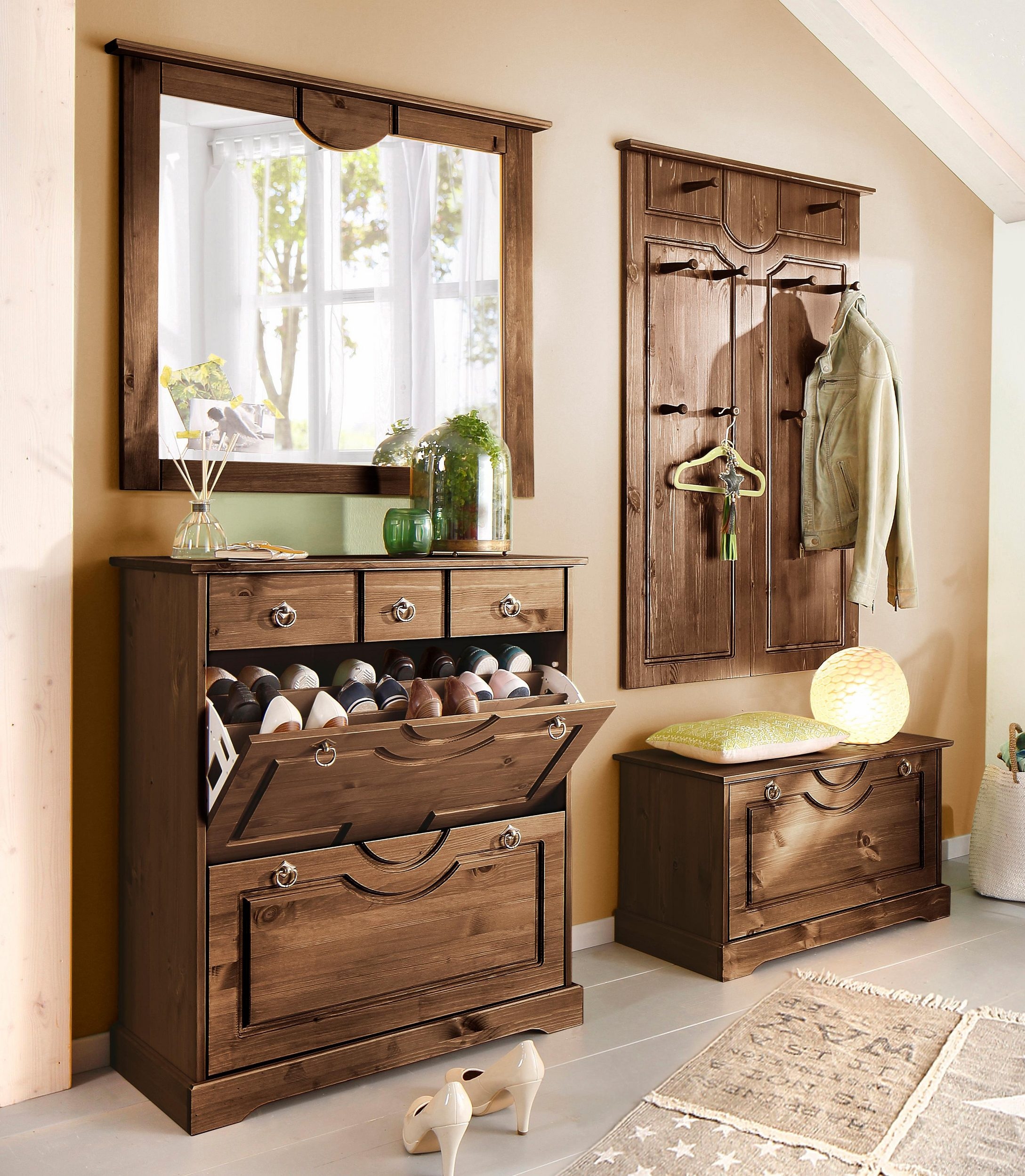 Home affaire Schuhschrank »Klera«, aus massiver Kiefer, FSC®, Breite 81 cm, dreifache Schuhhalterung