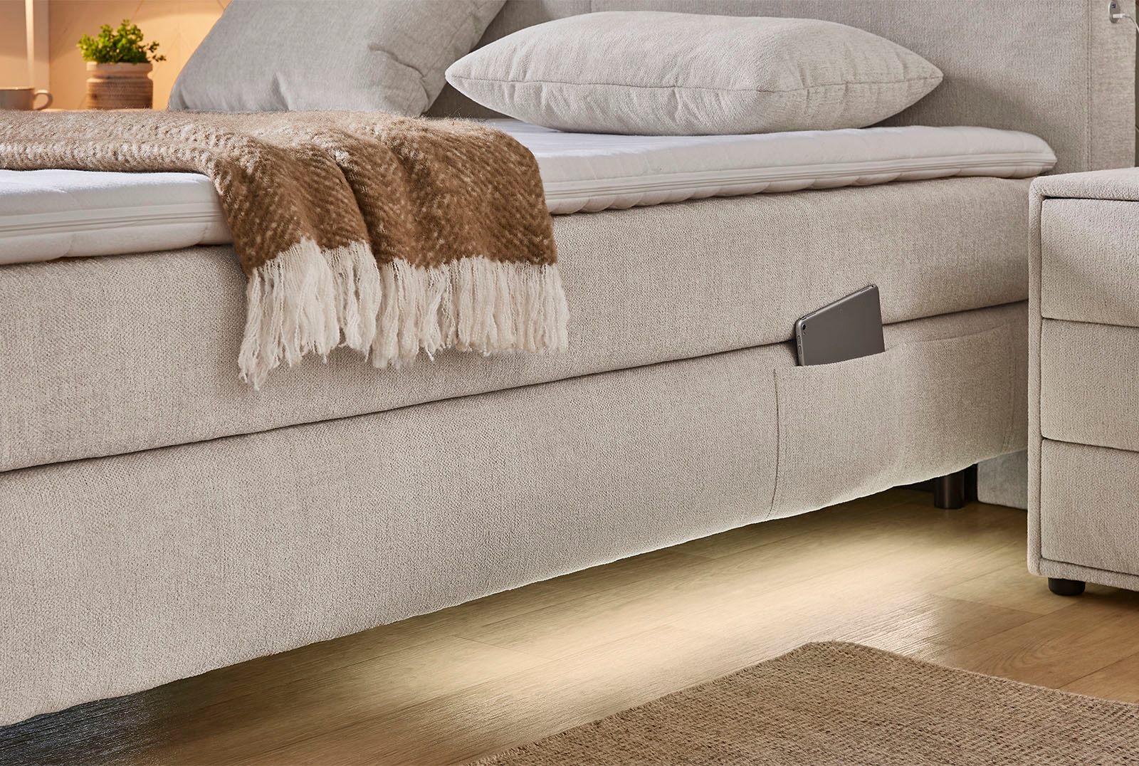 Jockenhöfer Gruppe Boxspringbett Kira, inkl. LED-Licht, USB-Ladeports, 7-Zonen-Matratze und Topper
