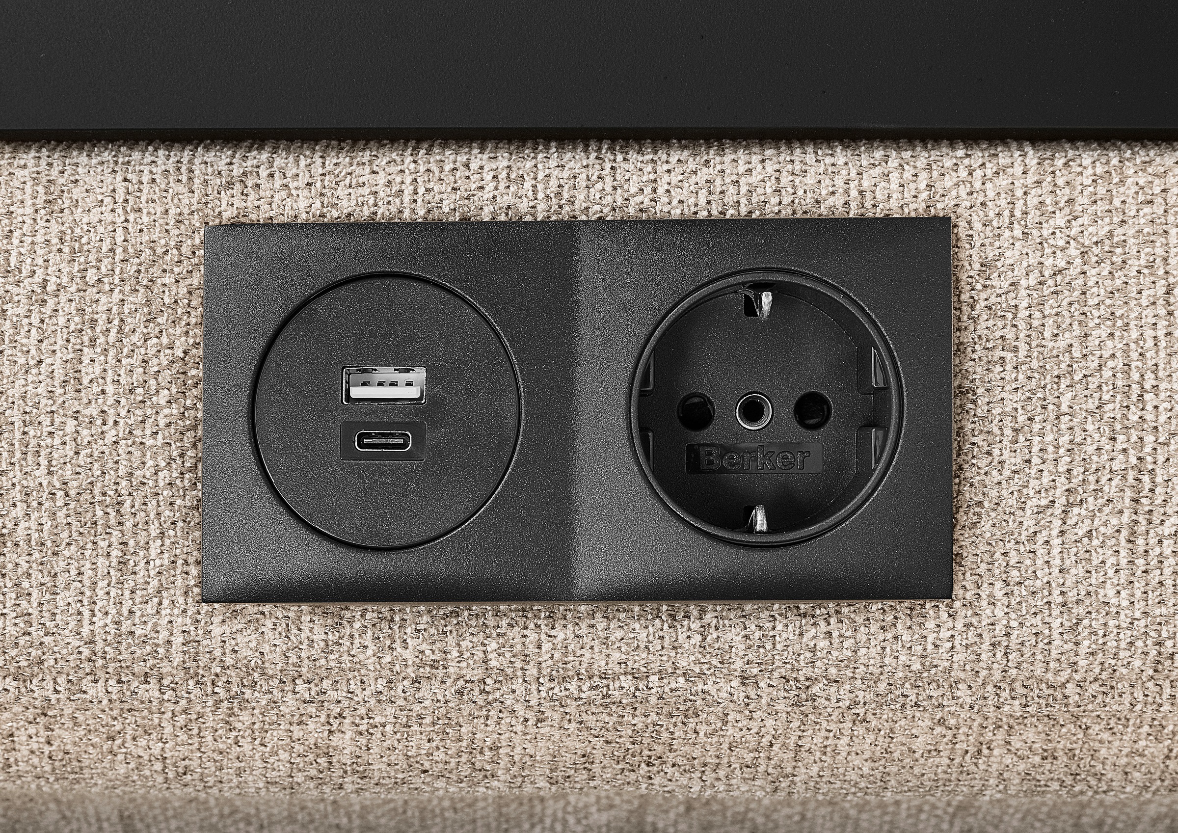 Home affaire Polstergarnitur »Turin, 2,5- & 3-Sitzer mit elektrischer Relaxfunktion« Set, 3-Sitzer mit Tischelement inkl. USB-Ladestation & Steckdose, 4 tlg. tlg. inkl. Tisch, USB & Steckdose, Federkern & pflegeleichtem Bezug