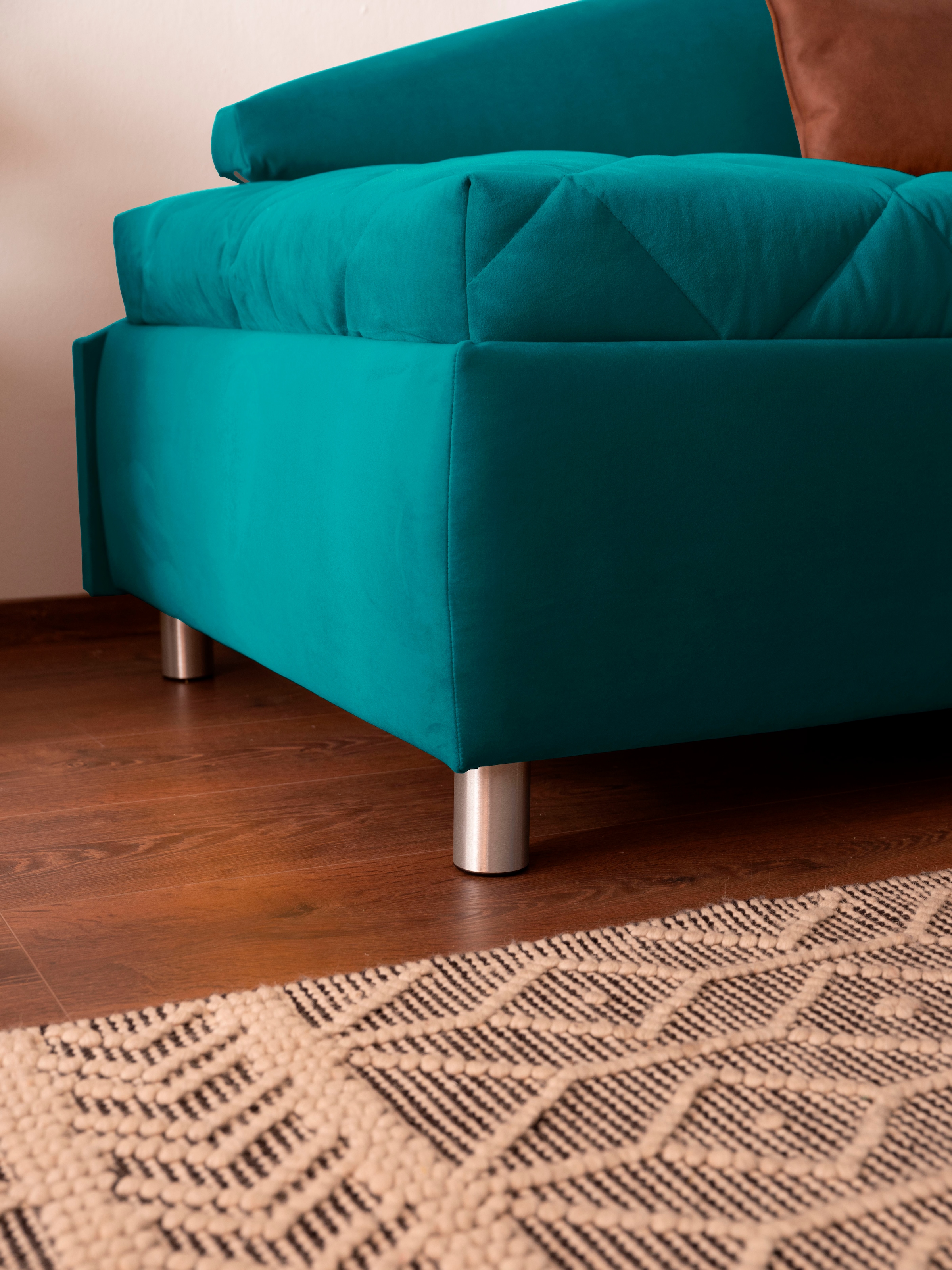alina Schlafsofa, Bettkasten, Zierkissen-Set aus: 2 Stk. 40x40cm, 1 Stk. 30x30cm