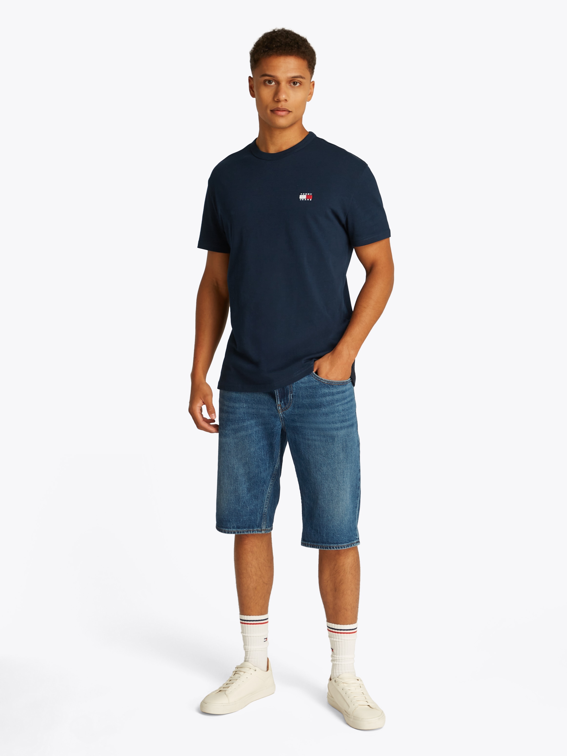 Tommy Jeans T-Shirt »TJM REG BADGE TEE EXT« mit Logostickerei