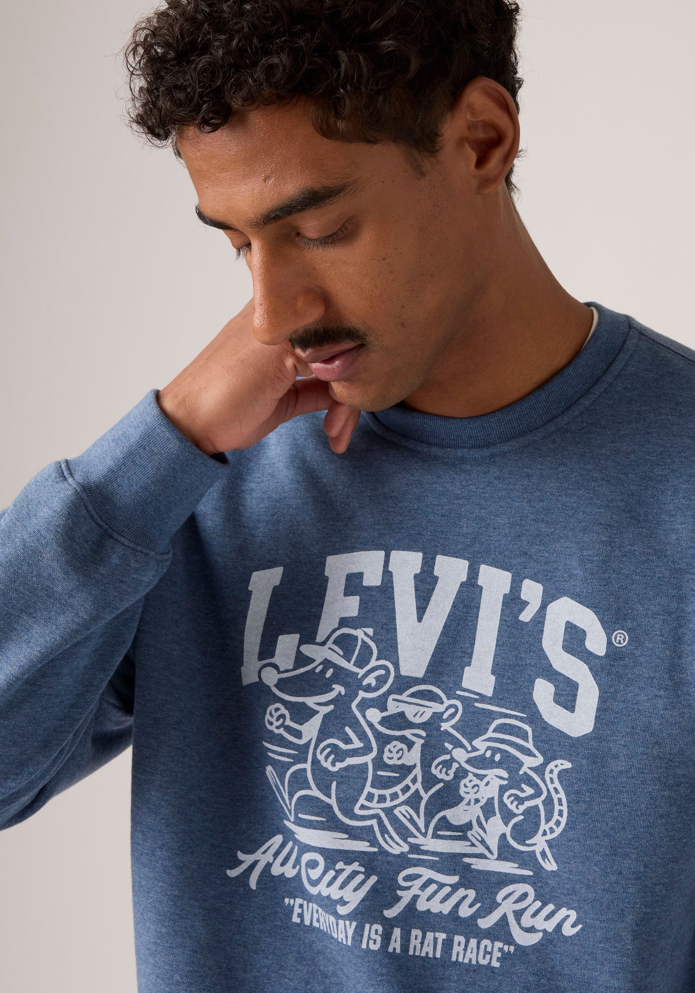 Levi's® Sweatshirt »RELAXD GRAPHIC CREW«, Ärmelabschluss und Saum mit angesetzten elastischen Bündchen
