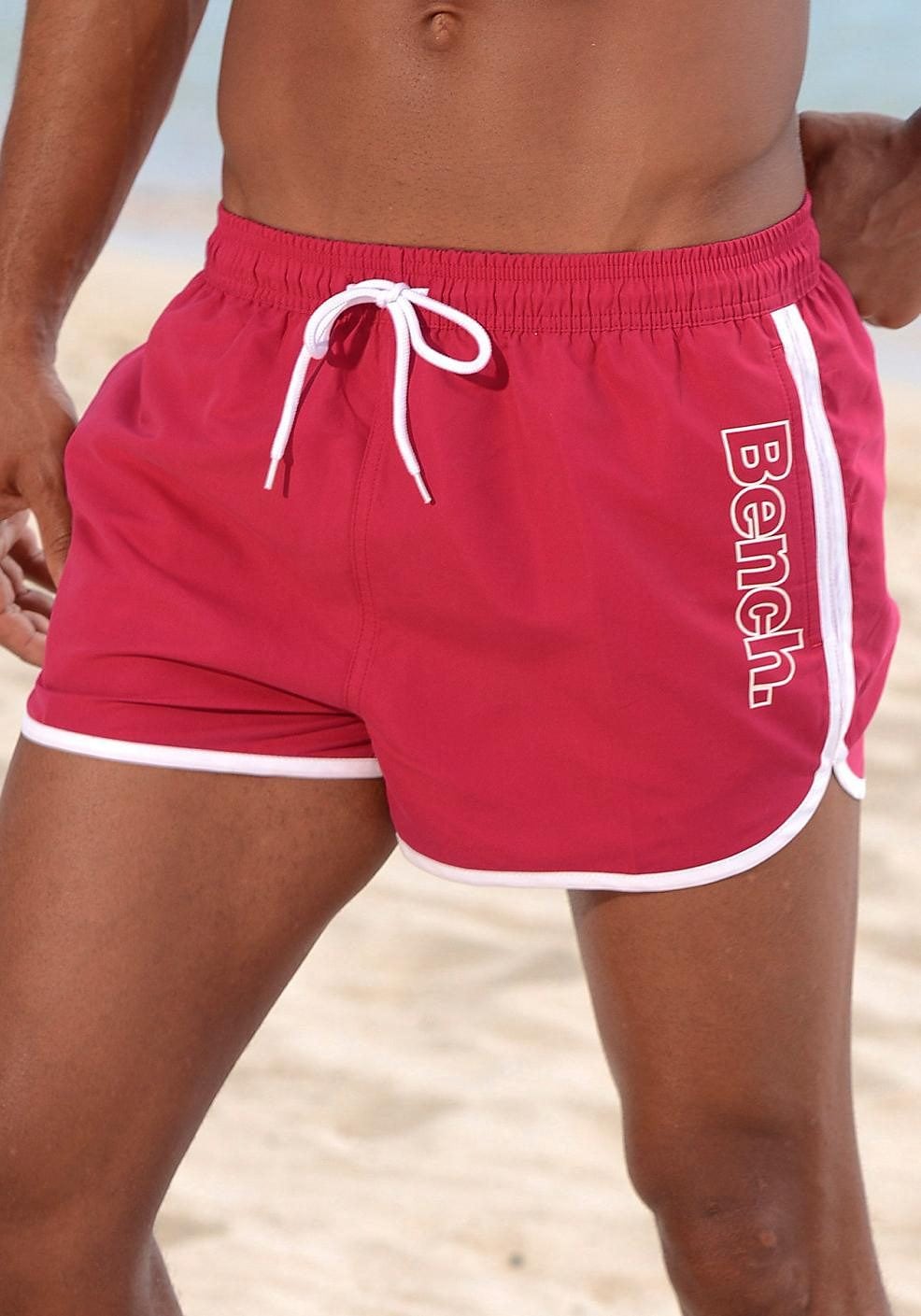 Bild von Bench. Badeshorts, mit coolem Logodruck
