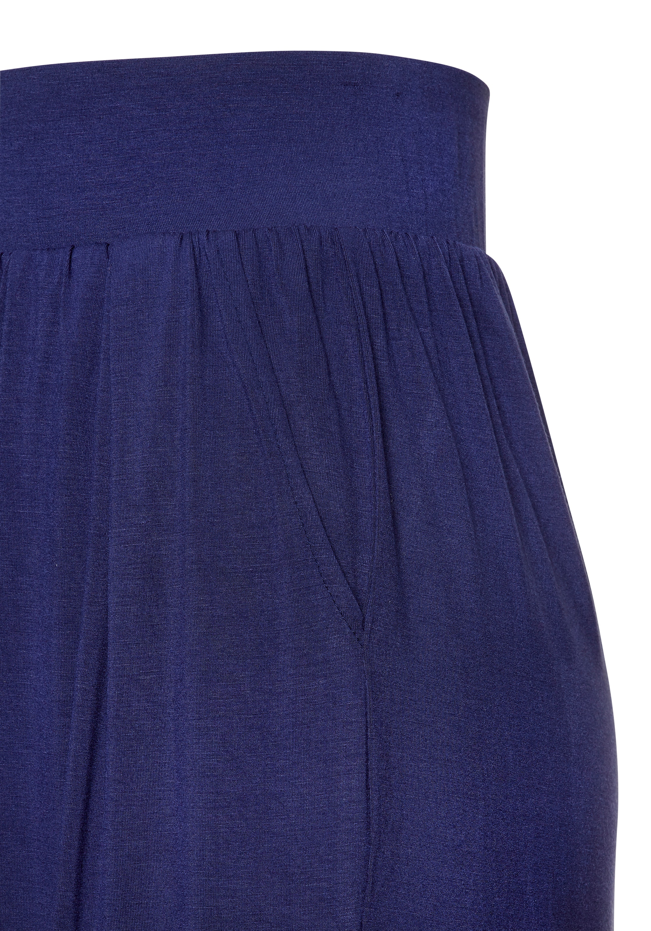 LASCANA Culotte »mit extra weitem Bein aus luftig-leichter Viskose«  bequeme Schlupfhose mit modischen Falten, Strandhose, Sommerhose