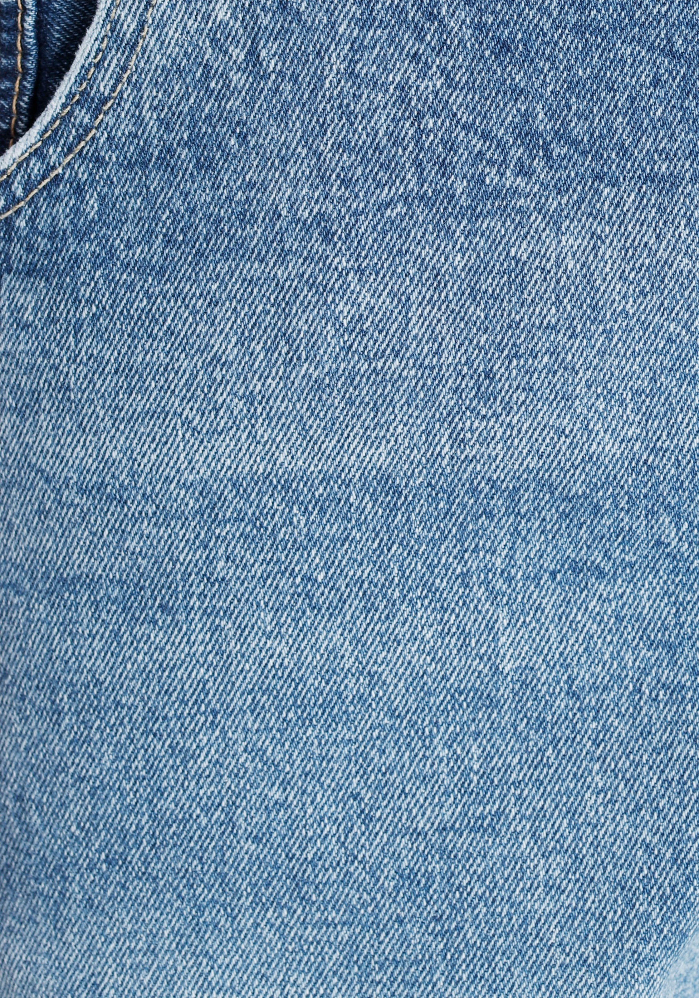 7. Bild von Levi's® Plus Jeansshorts »501 HEMMED SHORT B&T«