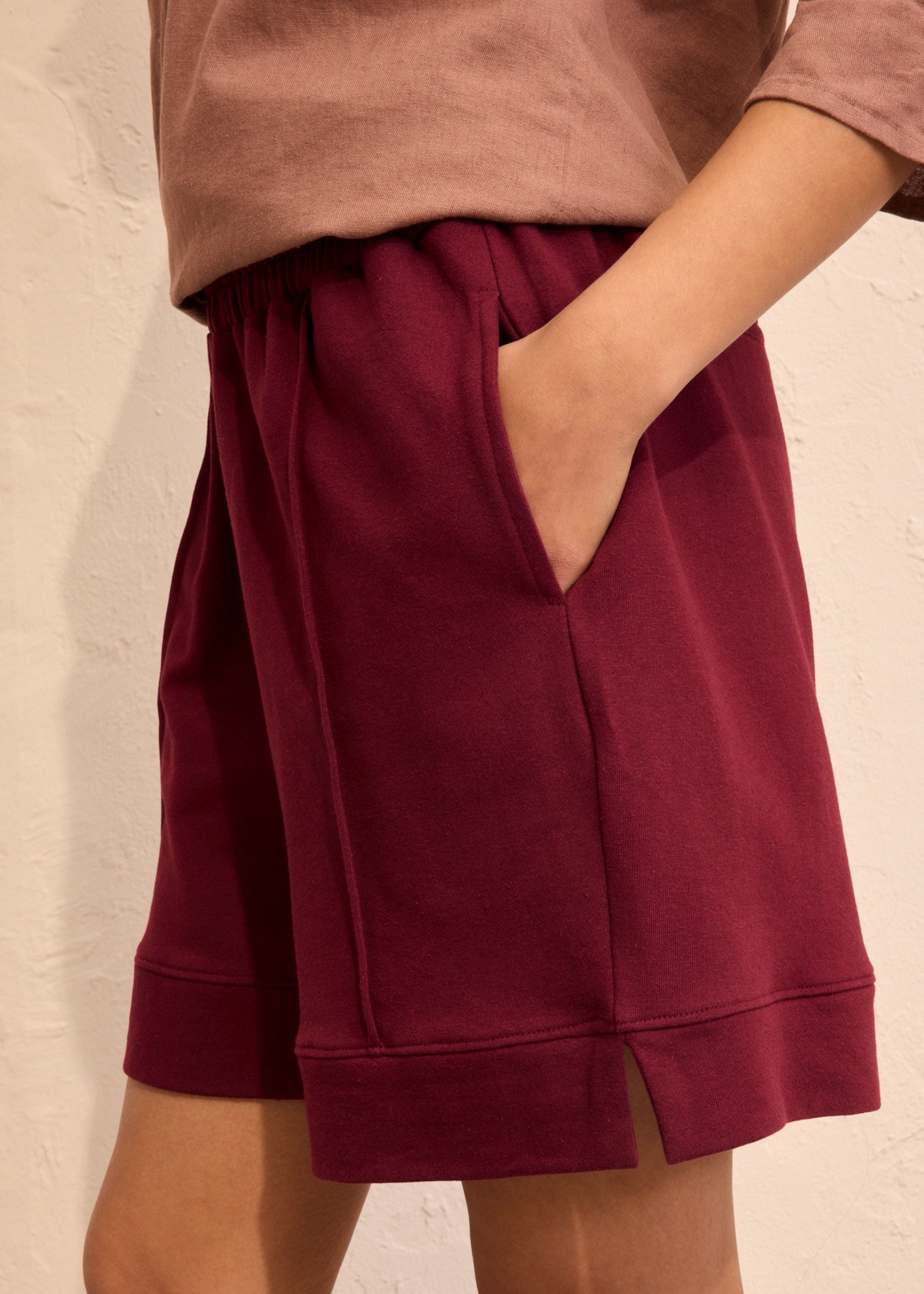 bonprix Sweatshorts  aus Baumwolle und Polyester, hochgeschnittener, elastischer Bund