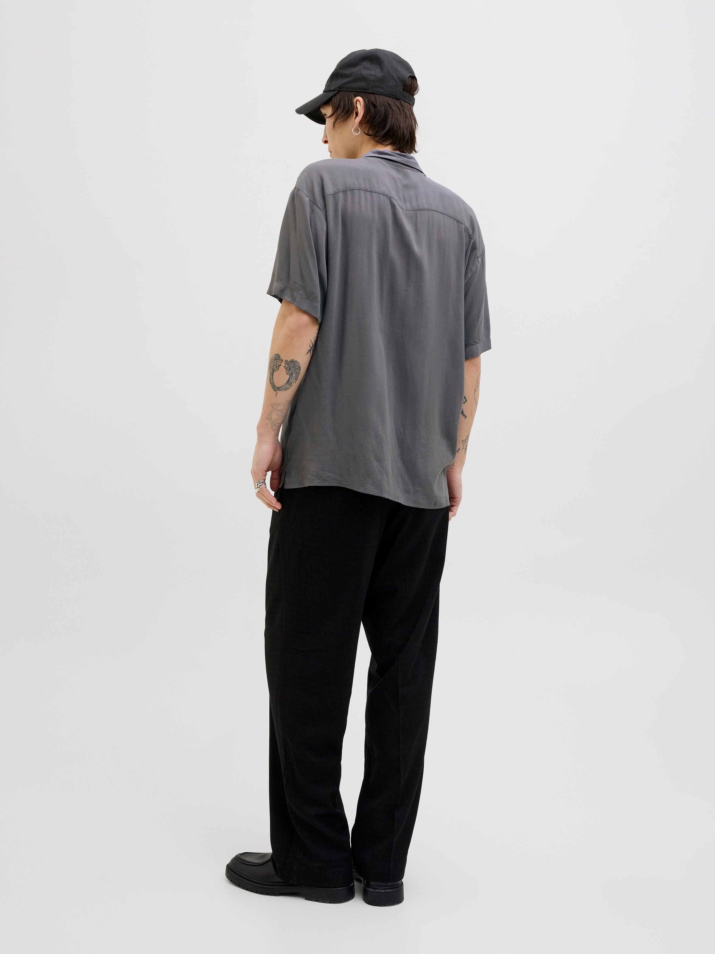Jack & Jones Kurzarmhemd »JJEJEFF SOLID RESORT SHIRT S/S SN«, mit Resort Kragen