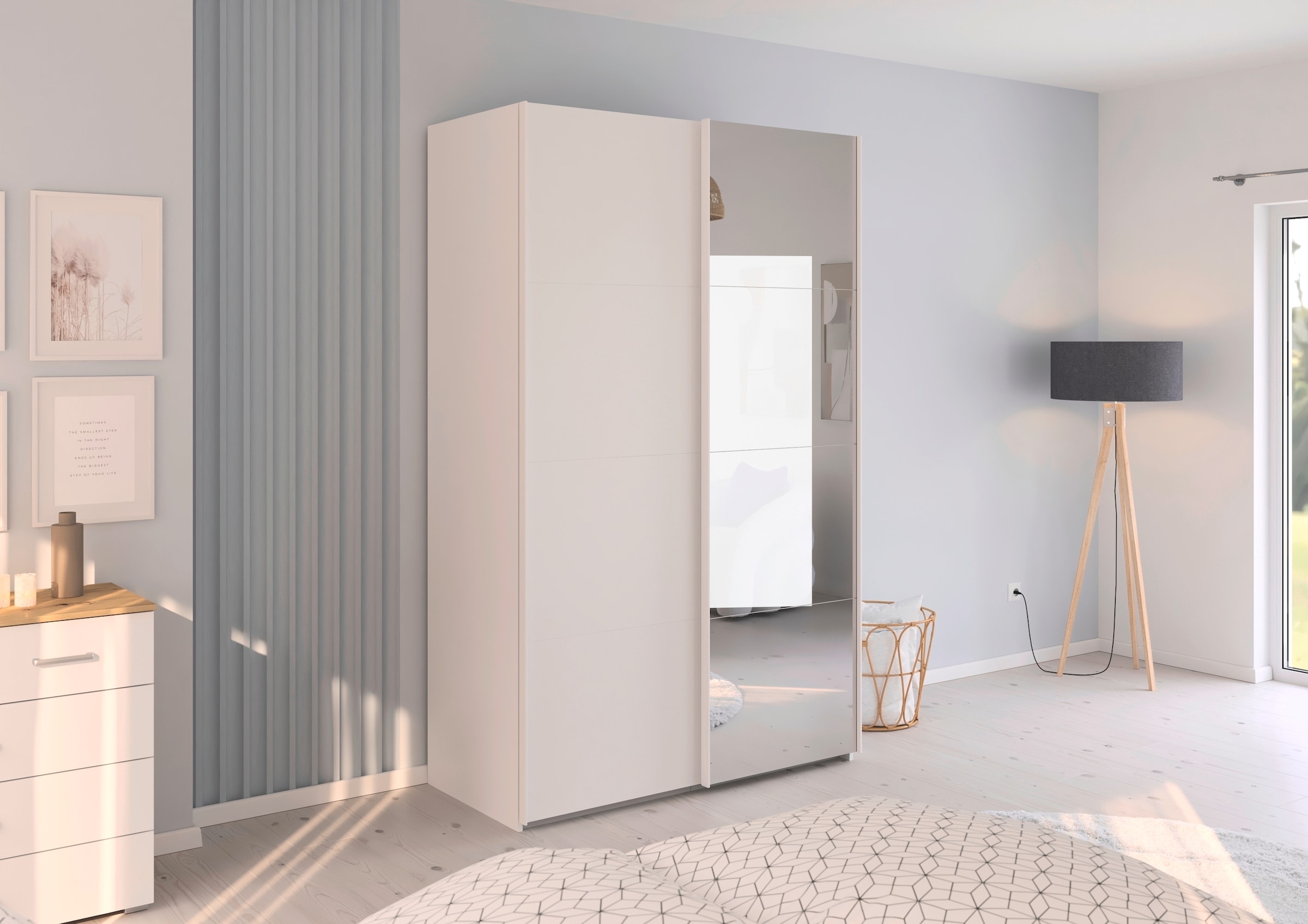 rauch Schwebetürenschrank »Kleiderschrank Schrank Garderobe Schlafzimmerschrank EVELYN«, in elegantem Stil mit Spiegel 5 Breiten viel Stauraum MADE IN GERMANY