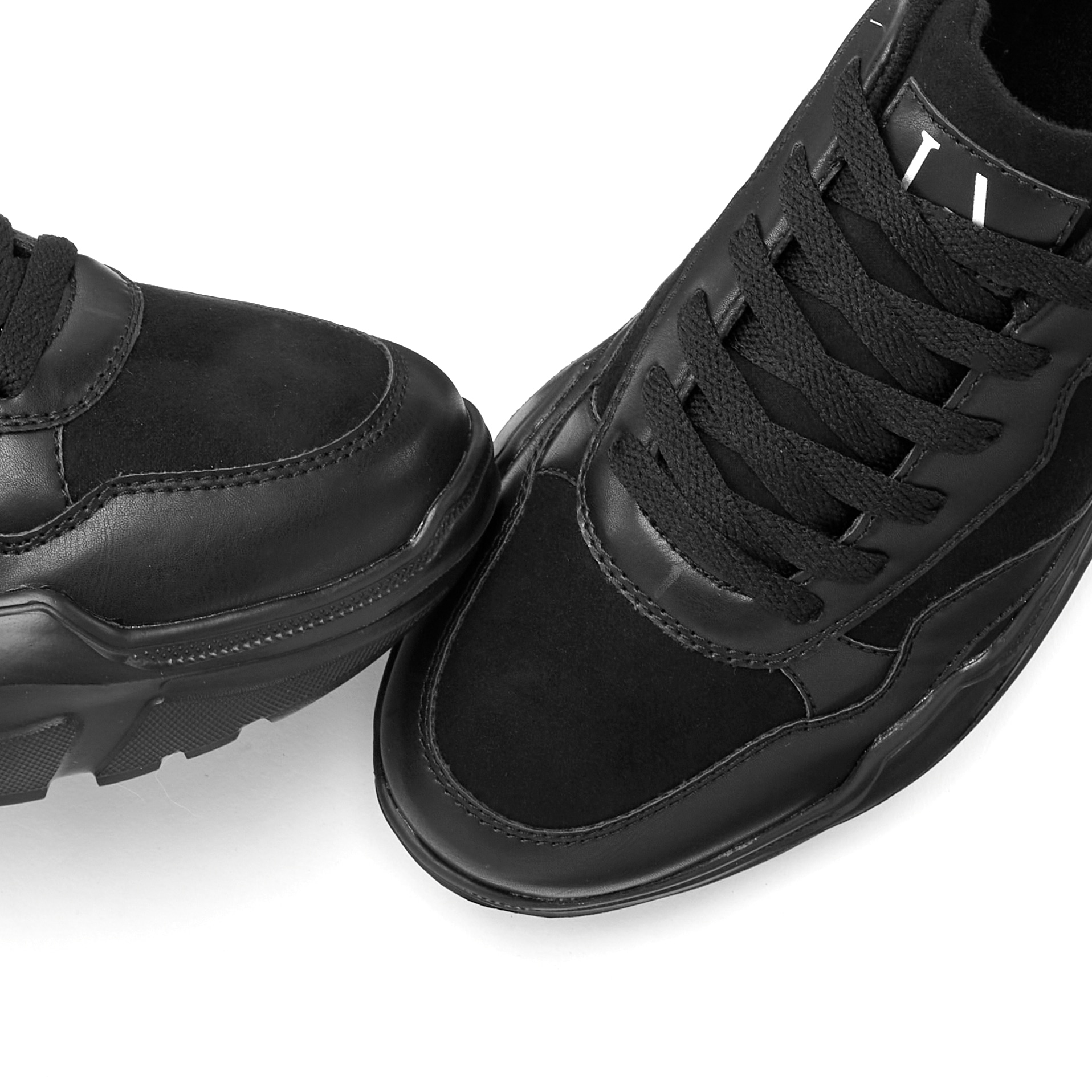 LASCANA Sneaker  Halbschuh, Sportschuh, leichte Chunky Sohle, weiche Innensohle VEGAN