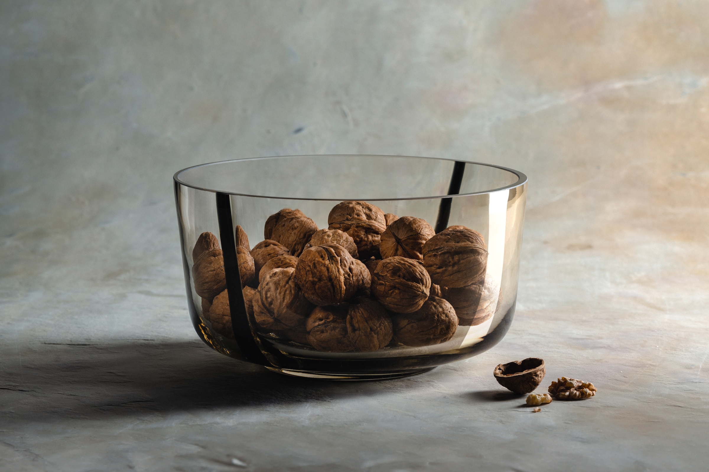 LEONARDO Schale »ALVEO, aus hochwertigem Farbglas mit Unikat-Charakter« 1 Stk. aus Glas spülmaschinengeeignet