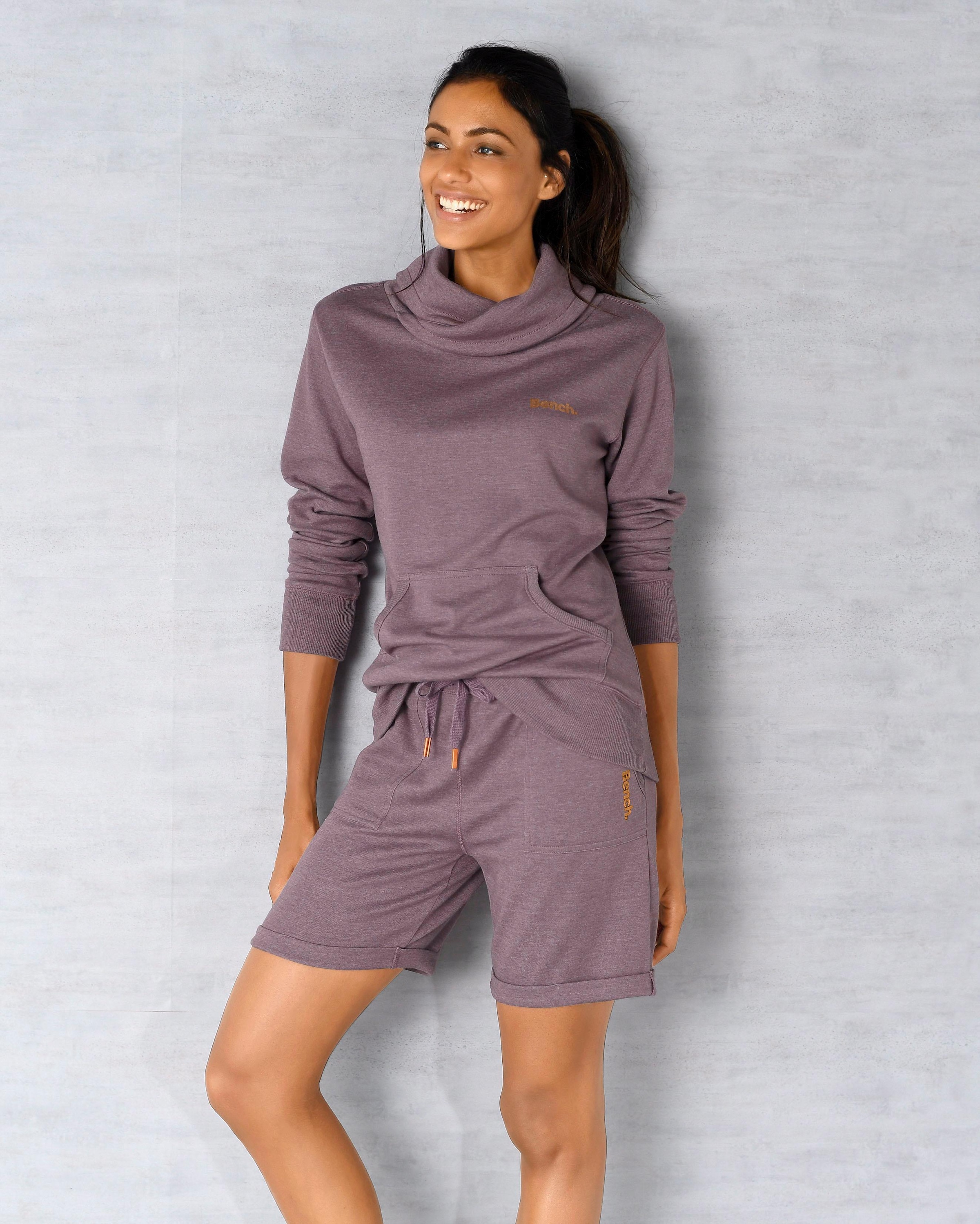 Bench. Loungewear Longsweatshirt, mit Stehkragen in Layeroptik und Kängurutasche, Loungewear