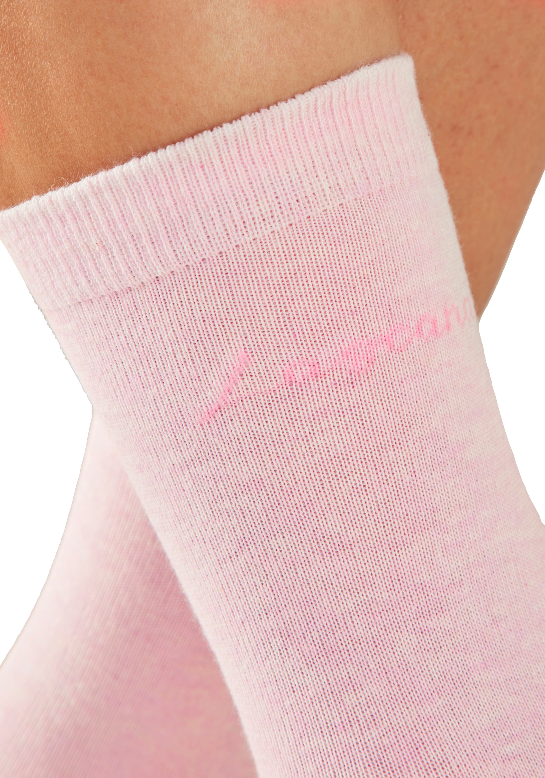 LASCANA Basicsocken »für Damen mit eingestricktem Markenlogo« Box, 7 Stk. tlg. in ansprechender Geschenkbox