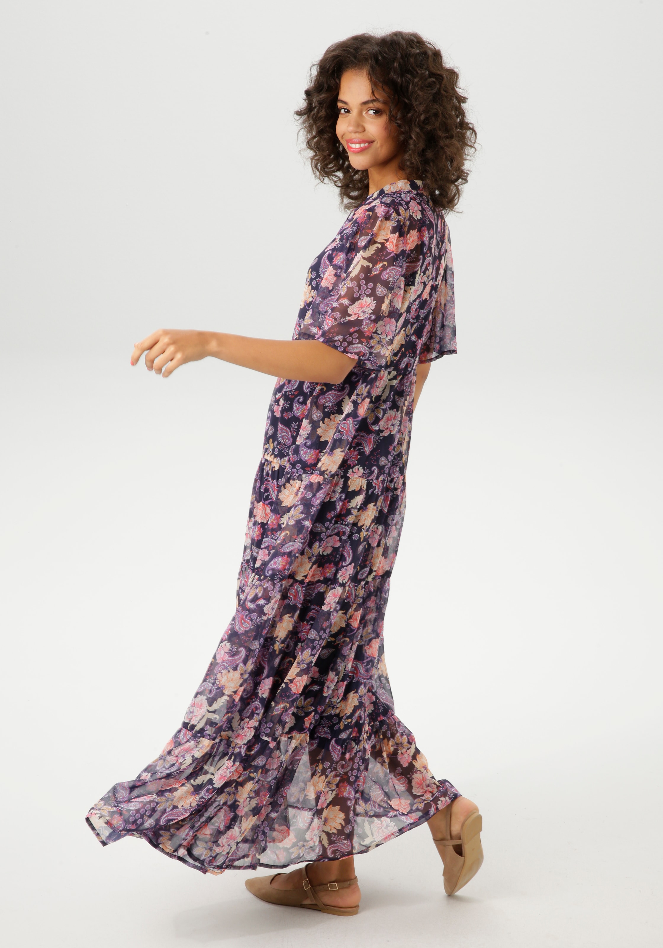 Aniston CASUAL Sommerkleid, mit fantasievollem Blumen- und Paisley-Druck