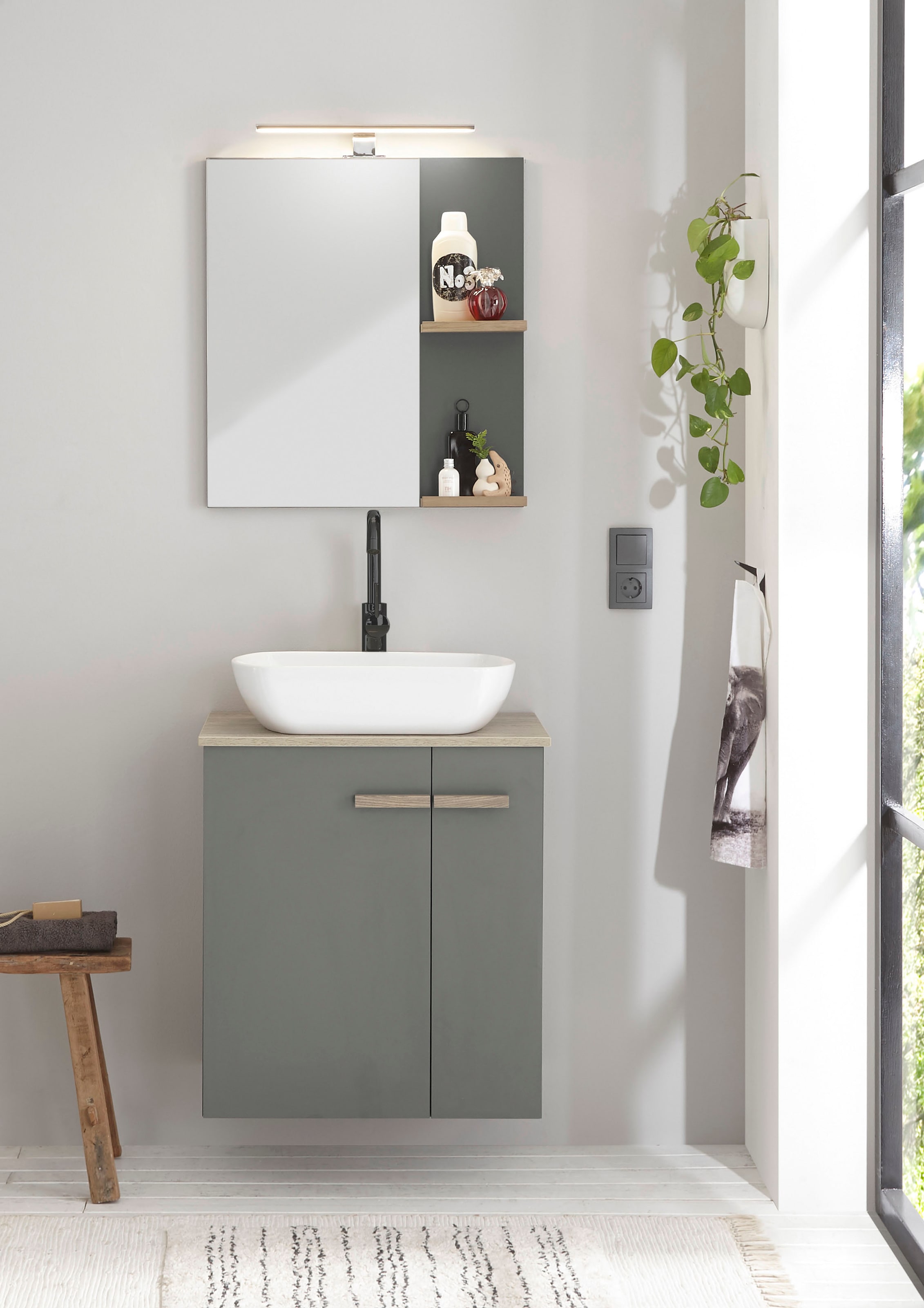Places of Style Badmöbel-Set »SOLiD, Badmöbel-Set, Bad im modernen Design, 2-teiliges Badezimmer«, (2 St.), Waschtisch mit Waschbecken, Spiegel mit LED, Breite 60 cm