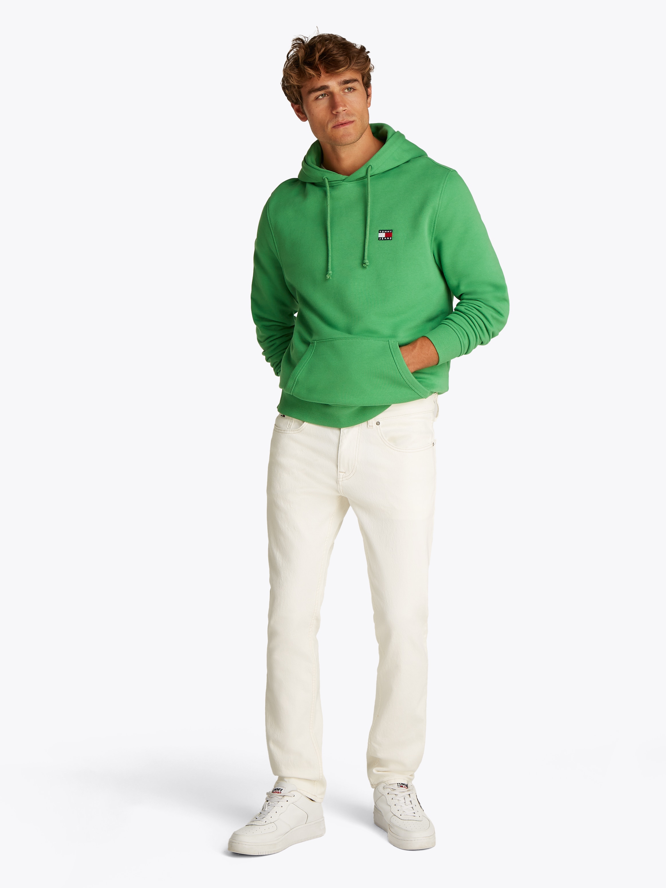 Tommy Jeans Hoodie »TJM REG BADGE HOODIE EXT«, Mit Rundhalsausschnitt