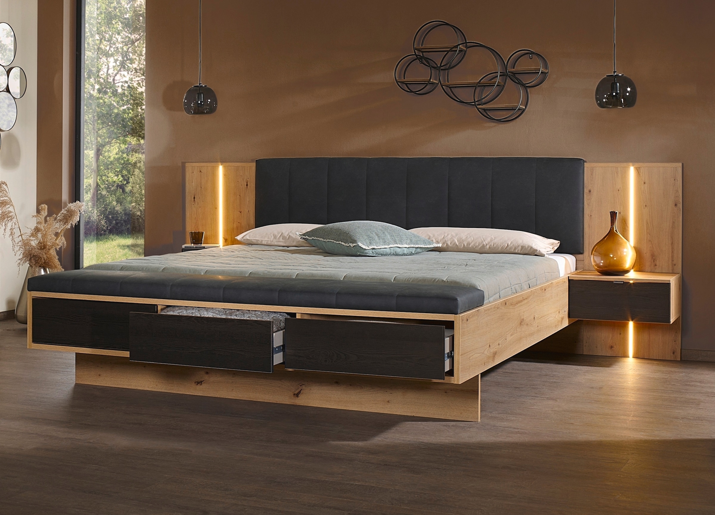rauch Bettanlage »Bett Doppelbett Futonbett APOLLON«, (Set, 5 tlg., Bettbank mit 3 Schubladen Push-to-Open Funktion), 2 Hänge-Nachttische, Paneele mit Beleuchtung MADE IN GERMANY