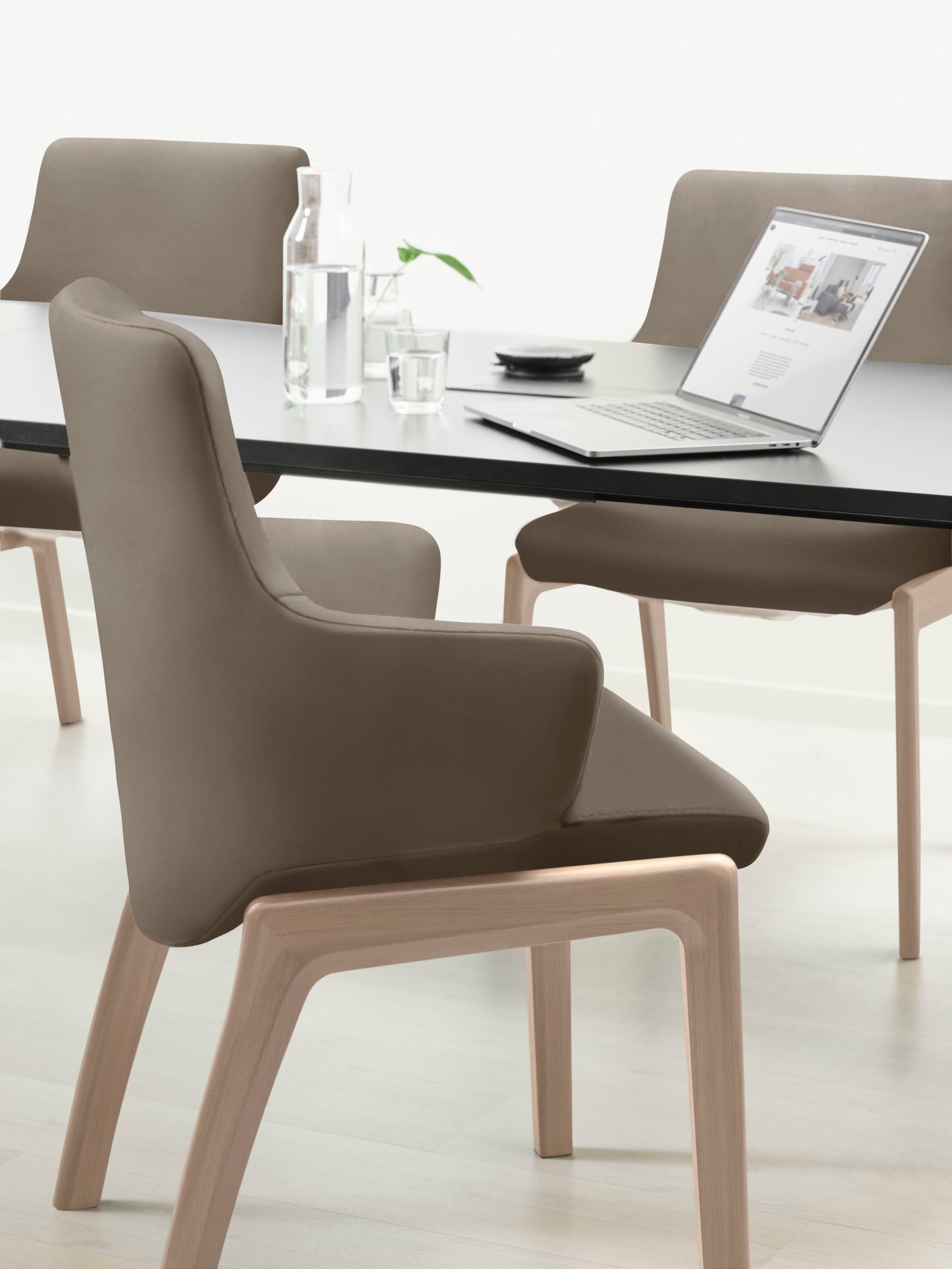 Stressless® Polsterstuhl »Laurel«, Leder BATICK, Low Back mit Armlehne, Größe L, mit abgerundeten Beinen in Schwarz