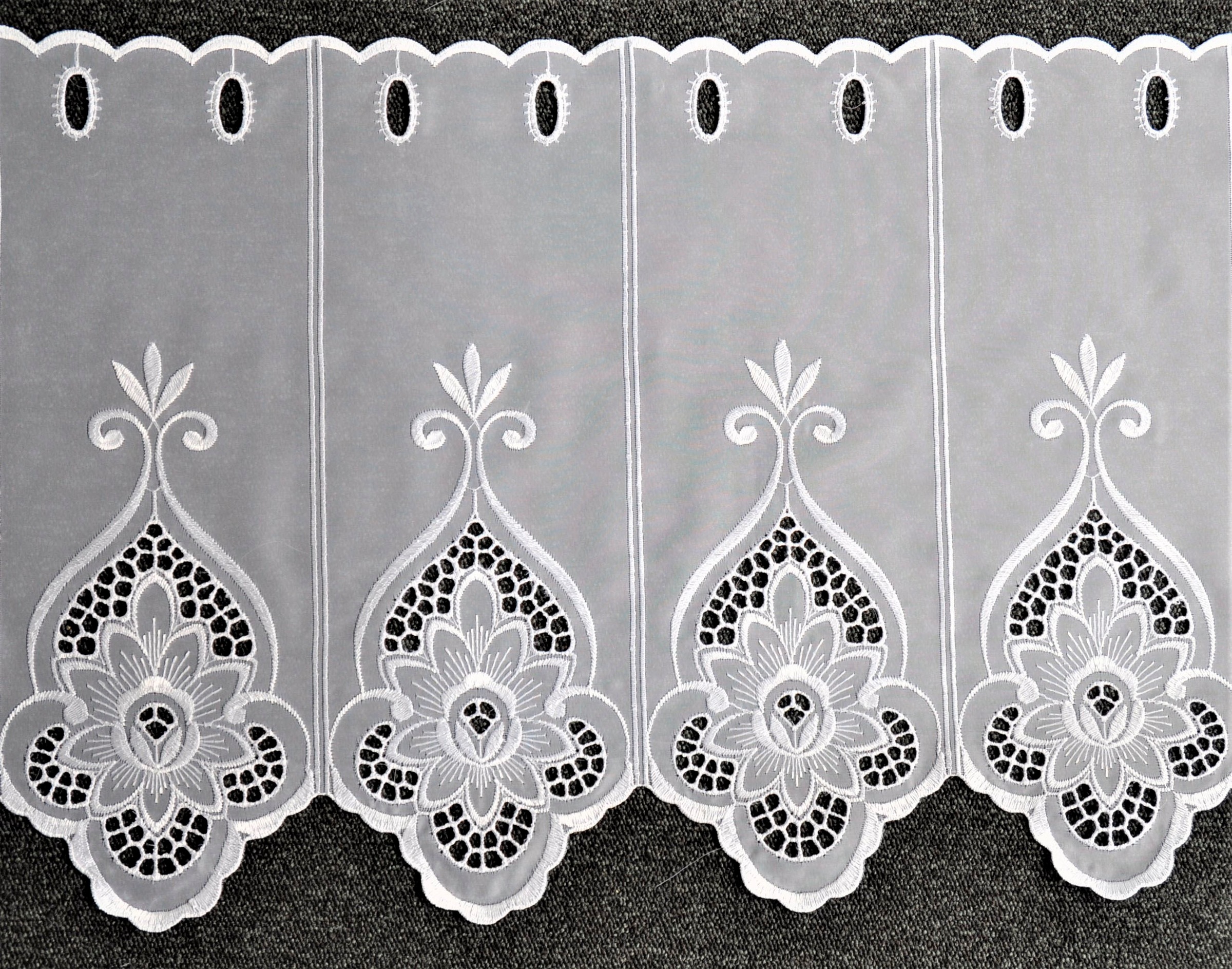 Stickereien Plauen Scheibengardine »Blumen« Stangendurchzug 1 Stk. tlg. günstig online kaufen