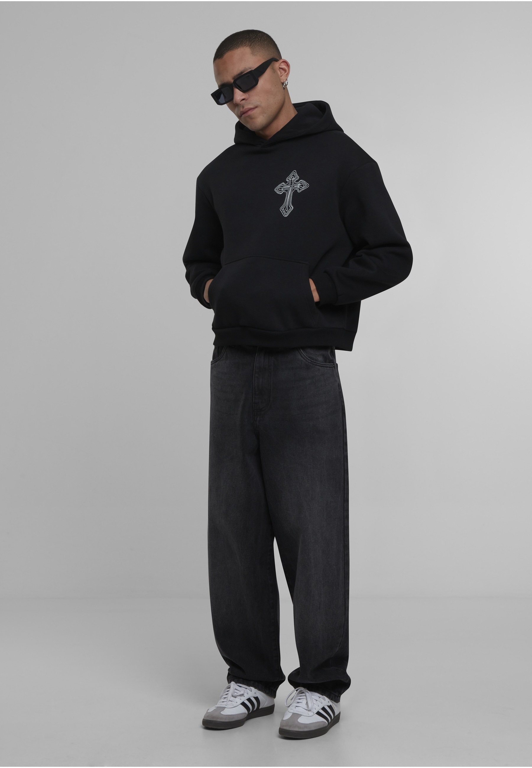 MisterTee Kapuzenpullover »MisterTee Innocent Face Fluffy Hoody« 1