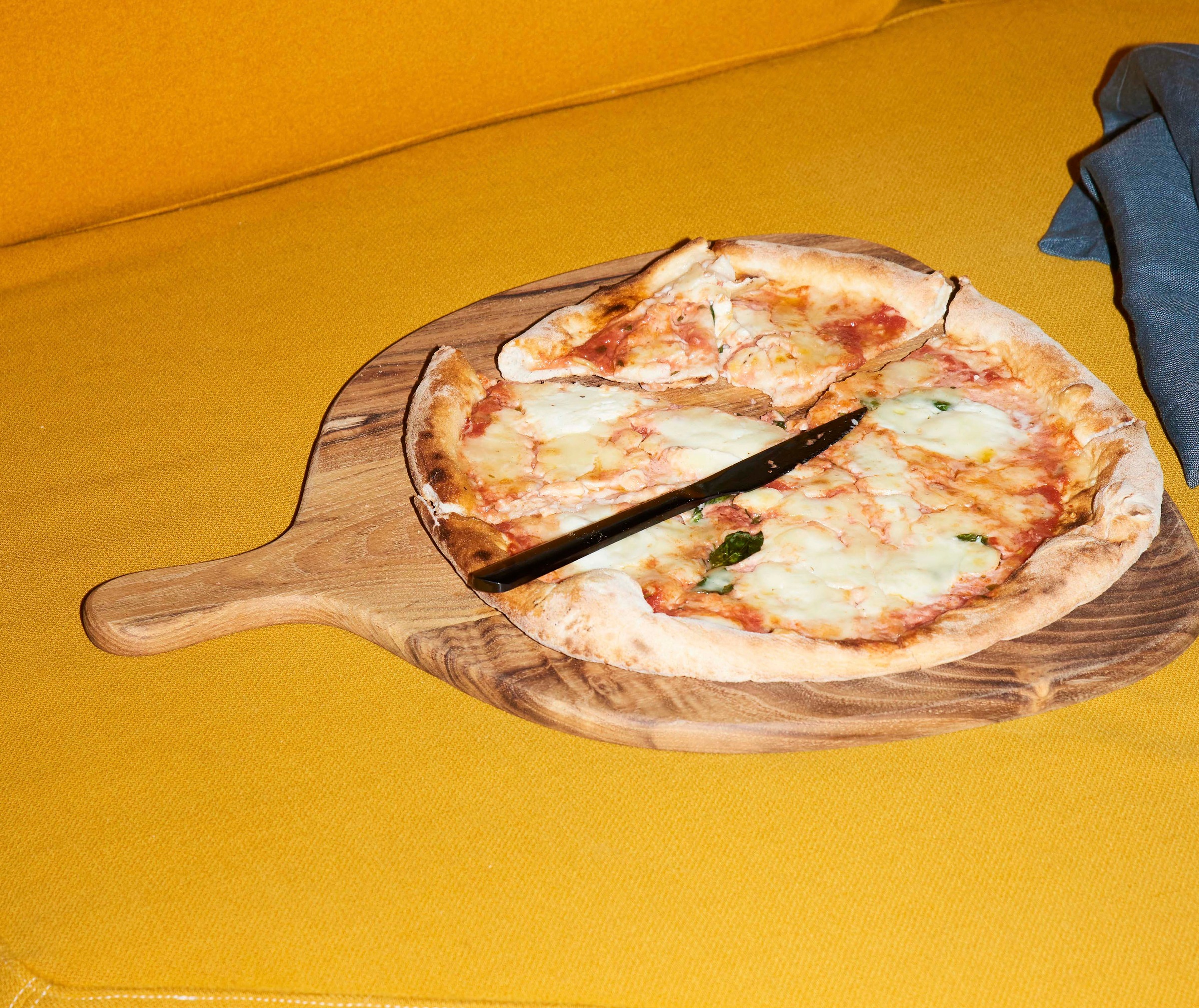 aida RAW Pizzaschneidebrett »RAW Teak«, organisches Design günstig online kaufen
