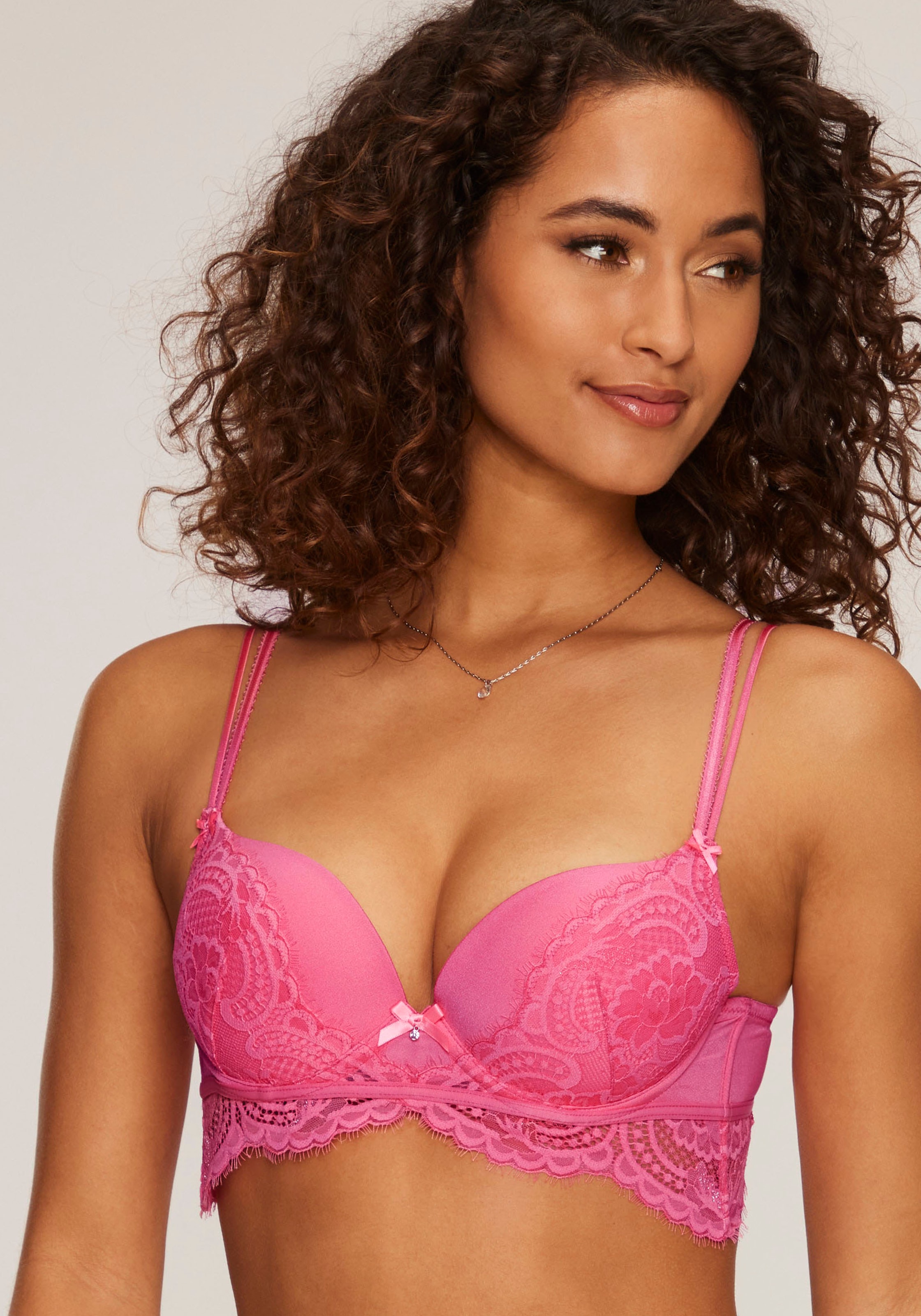 LASCANA Push-up-BH »Valentina«, mit extravaganten Spitzendetails, Dessous