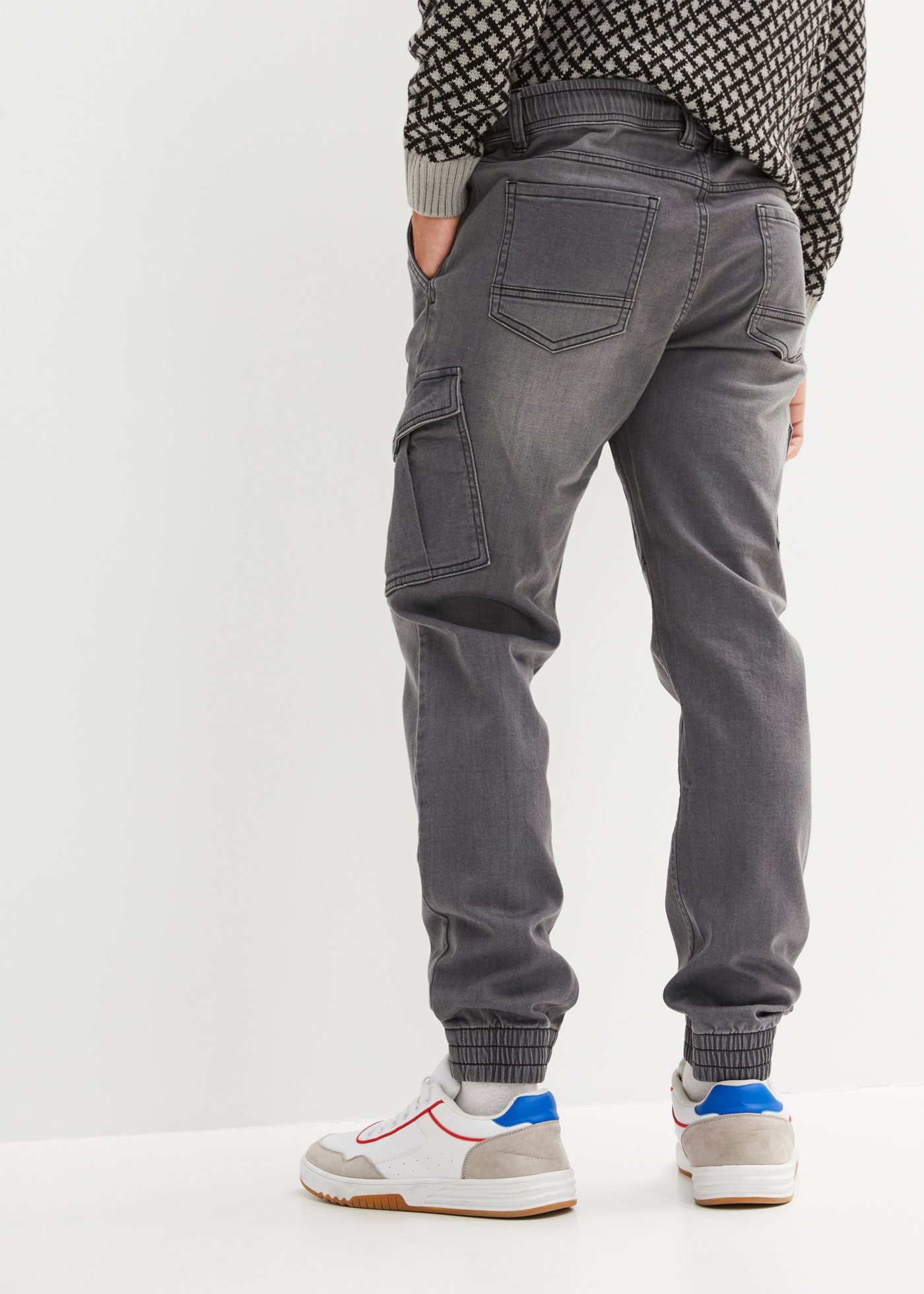 bonprix Jogg Pants »Regular Fit Jeans-Jogger mit Komfortbund, Straight« Regular Fit, mit Komfortbund und Kordel, aus Baumwollmischung