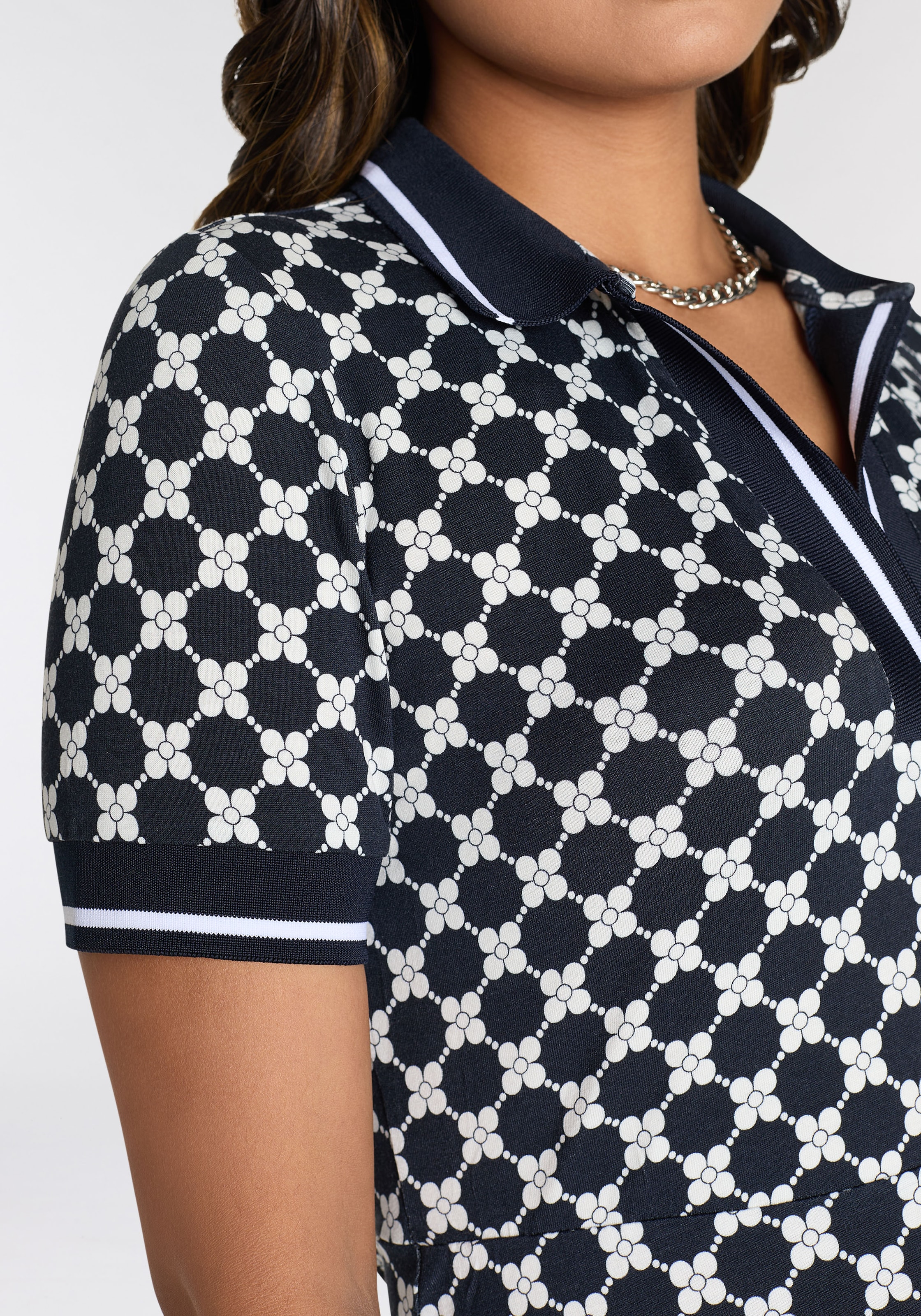 Laura Scott Polokleid, mit modischem Allover-Print