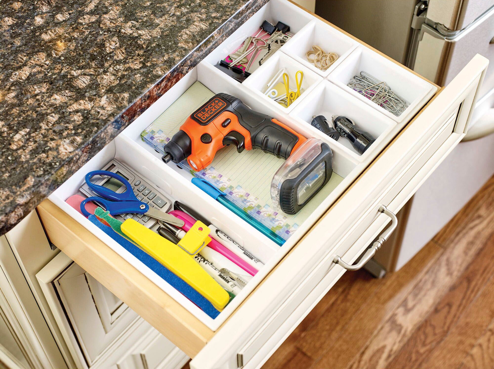 Black + Decker Akku-Schrauber »BDCSFS30C-QW« 33 tlg. inkl. Akku