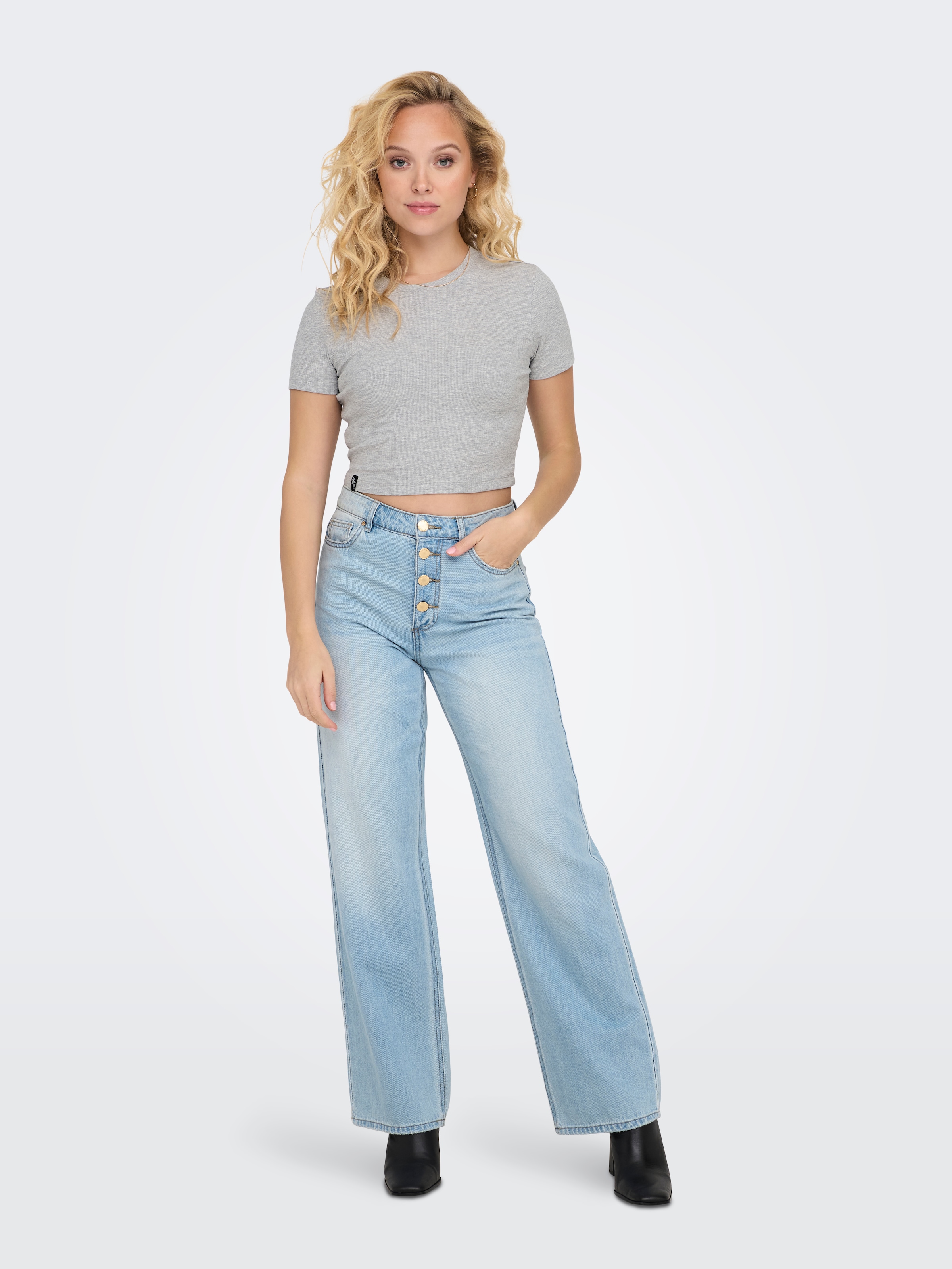 ONLY Kurzarmshirt »ONLBETTY S/S O-NECK SHORT TOP CC JRS«, mit geripptem Stoff