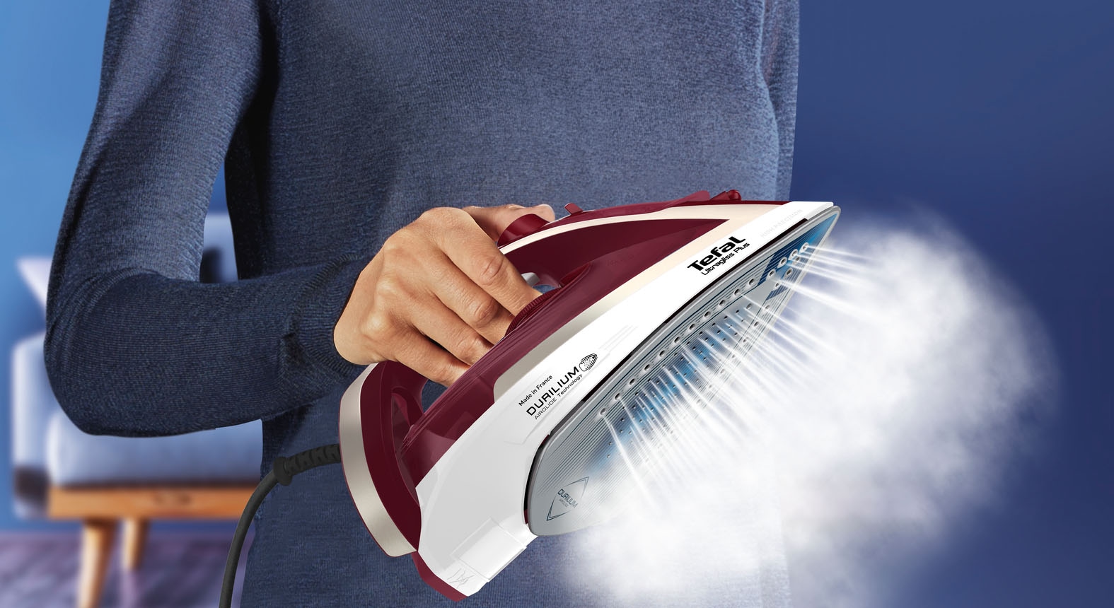 Tefal Dampfbügeleisen »Ultragliss Plus, 2800 Watt, Dampfstoß: 250 g/Min., kurze Aufheizzeit,«, 2800 W, Eco Mode, kratzfeste Bügelsohle, dunkelrot/silber, FV6810