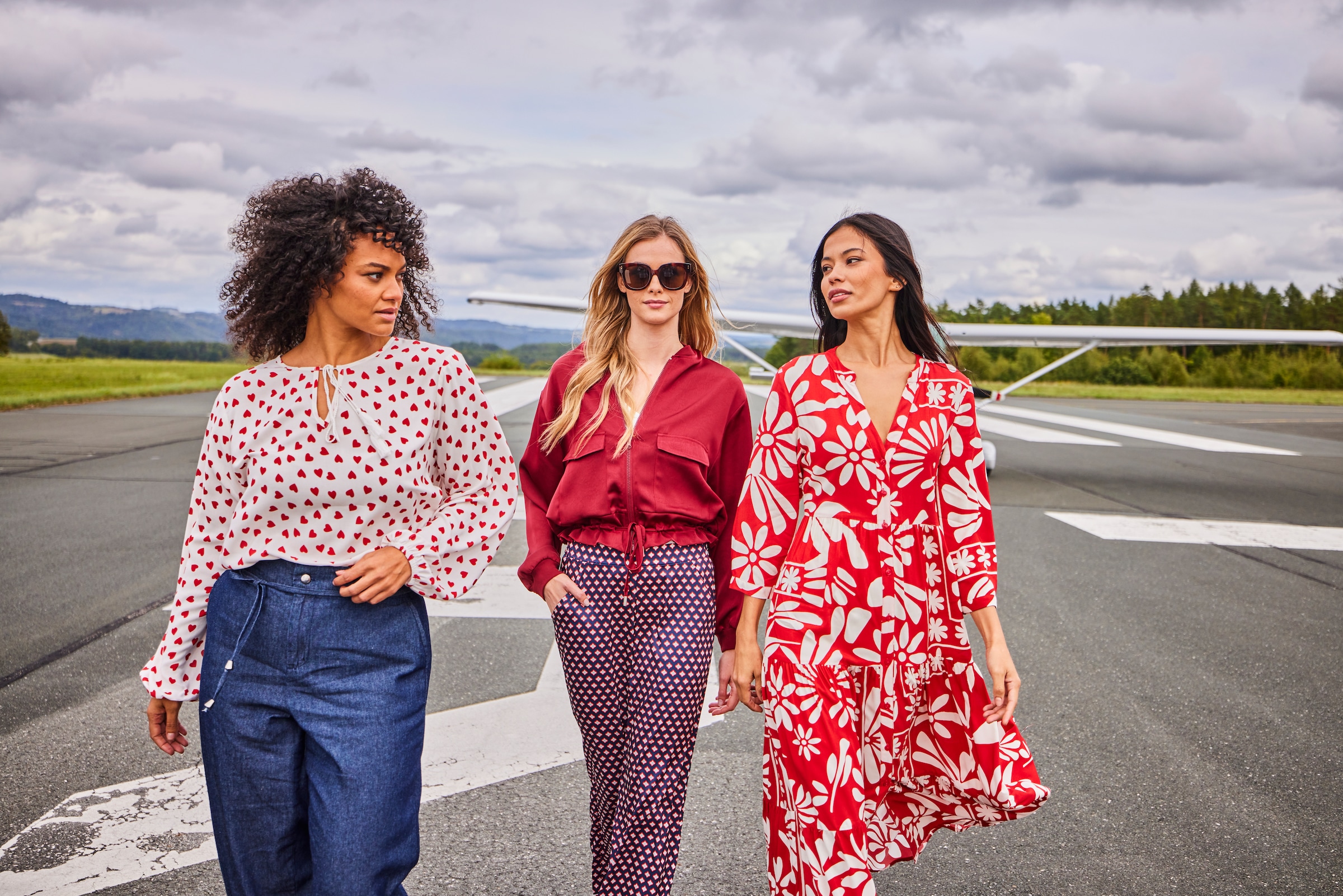 Aniston SELECTED Maxikleid mit fantasievoller Blütenmusterung - NEUE KOLLEKTION