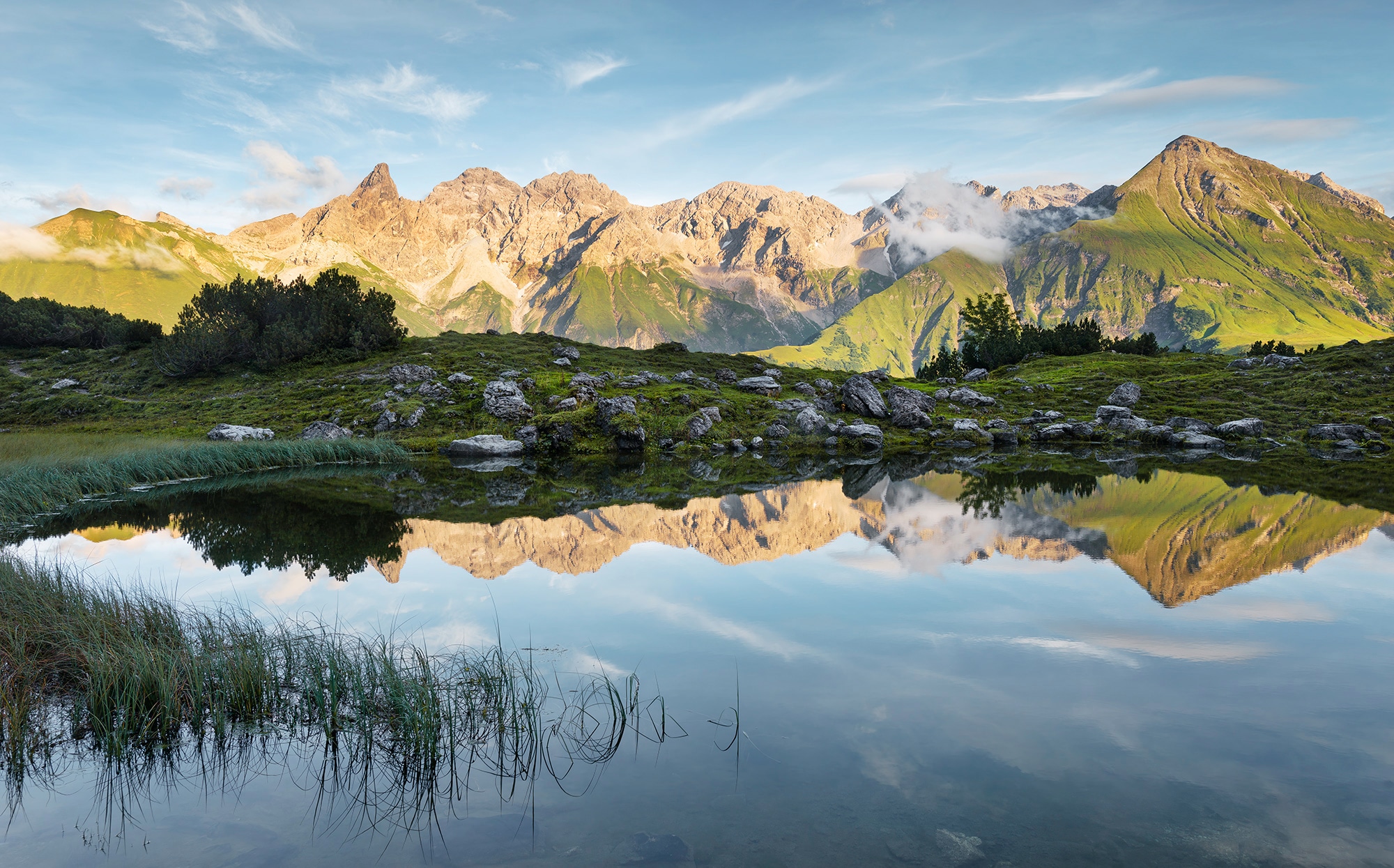 Komar Vliestapete »Digitaldruck Vlies - Allgäu Spiegel - Größe 450 x 280 cm«, bedruckt, Wohnzimmer, Schlafzimmer
