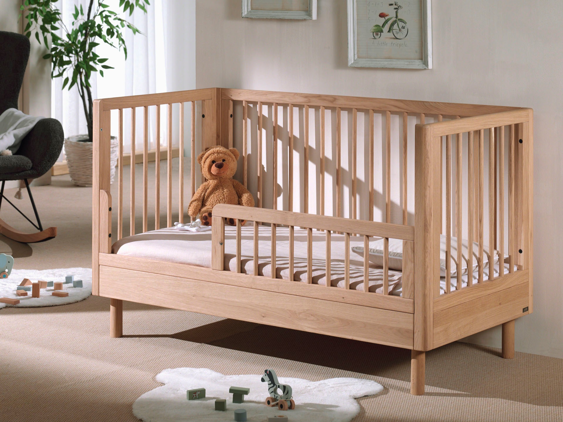 Home affaire Babybett »hochwertig, stabil gebaut, Made in Europe, Oberfläche geölt lt. EN71-3«, 70/140 cm, mit Schlupfsprossen und Lattenrost, höhenverstellbar