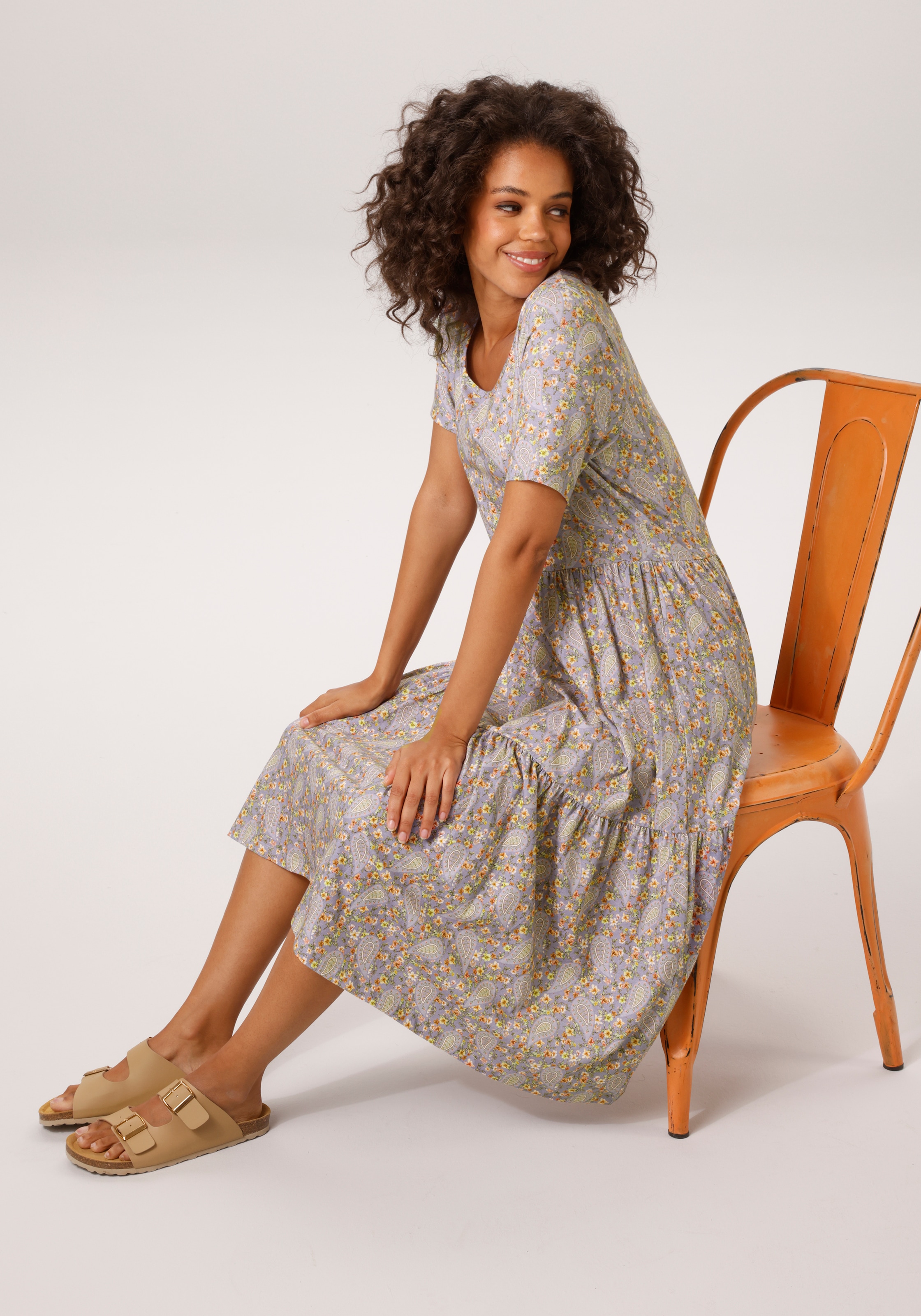 Aniston CASUAL Sommerkleid mit romantischem Blumendruck und Paisley-Muster