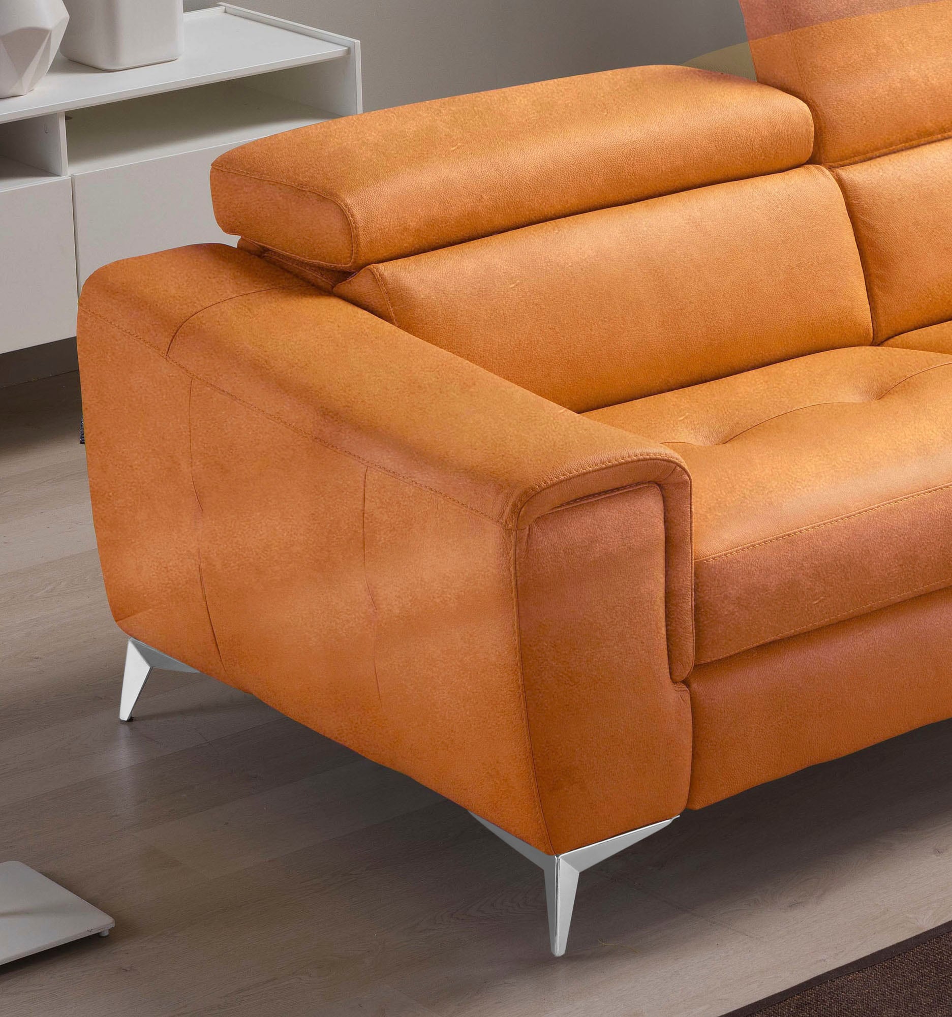 Egoitaliano 2,5-Sitzer »Francine, Designsofa, Loungesofa, Breite 213 cm, Fußfarbe chrom« Designfuß, Luxus-Microfaser Lederoptik, cognac
