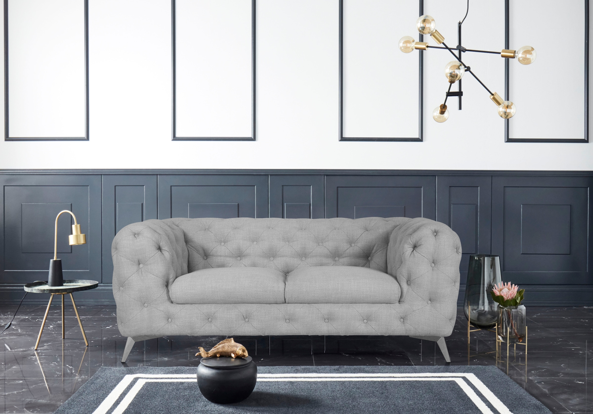 Leonique Chesterfield-Sofa »Glynis«, aufwändige Knopfheftung, moderne Chesterfield Optik, Fußfarbe wählbar