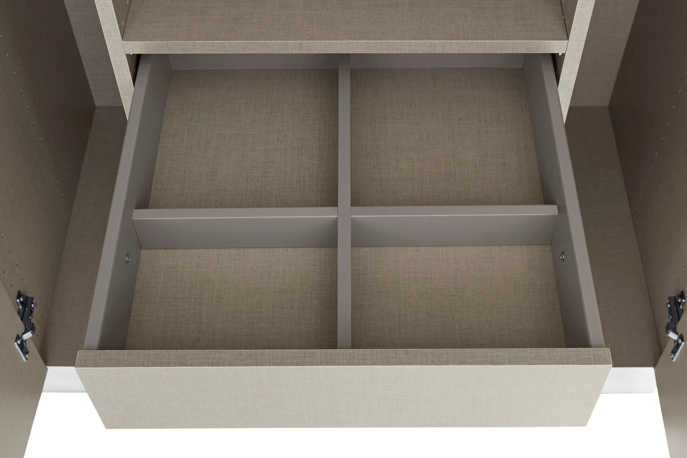 rauch Drehtürenschrank »Kleiderschrank Schrank Garderobe TOPSELLER OTELI inkl. Inneneinteilung«, (erhältlich in Breiten 91-360 cm, ab Breite 136cm inkl. Innenschubladen), mit zusätzlichen Einlegeböden, optional mit Spiegel MADE IN GERMANY