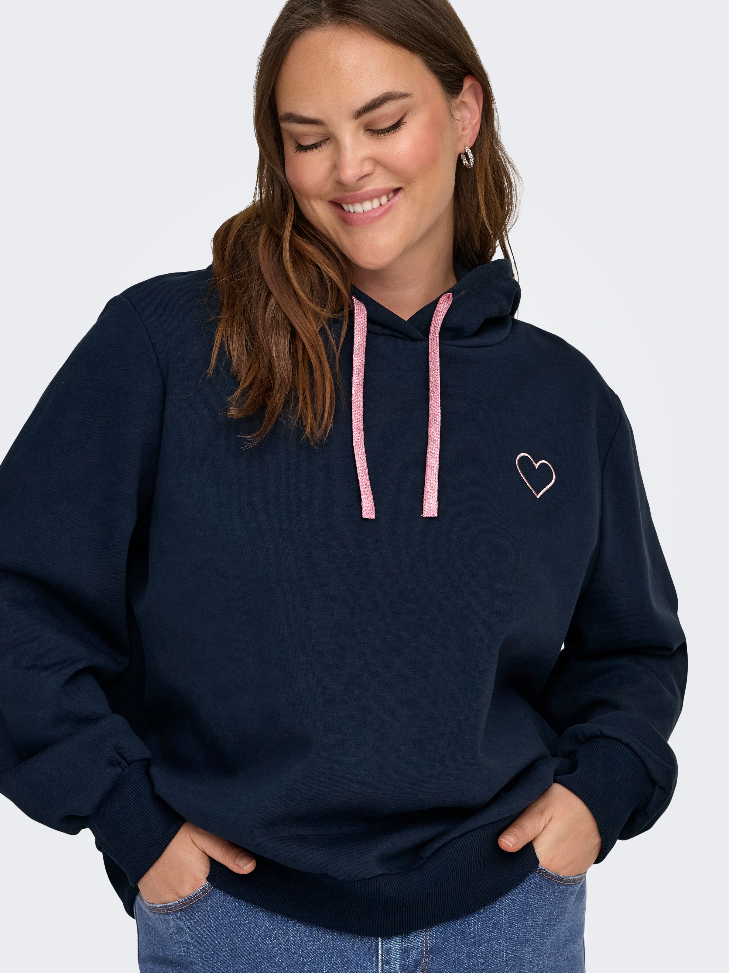 ONLY CARMAKOMA Kapuzensweatshirt »CARNOLI L/S HEART HOOD SWT NOOS«

