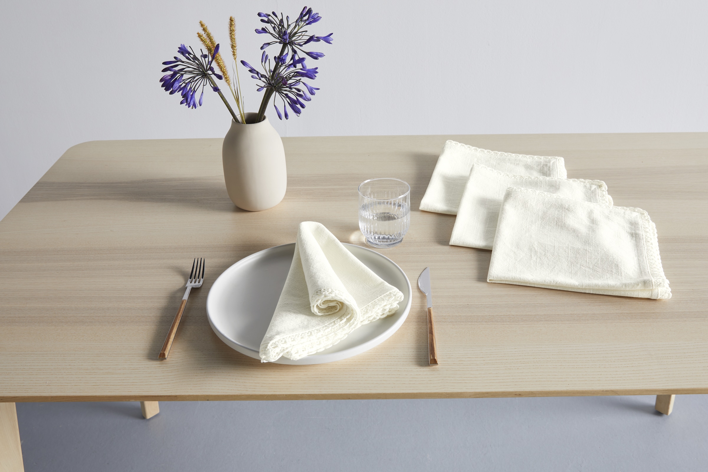 OTTO home Stoffserviette »Elyna«, (4 St.), uni, mit schöner Spitze, weiche Haptik