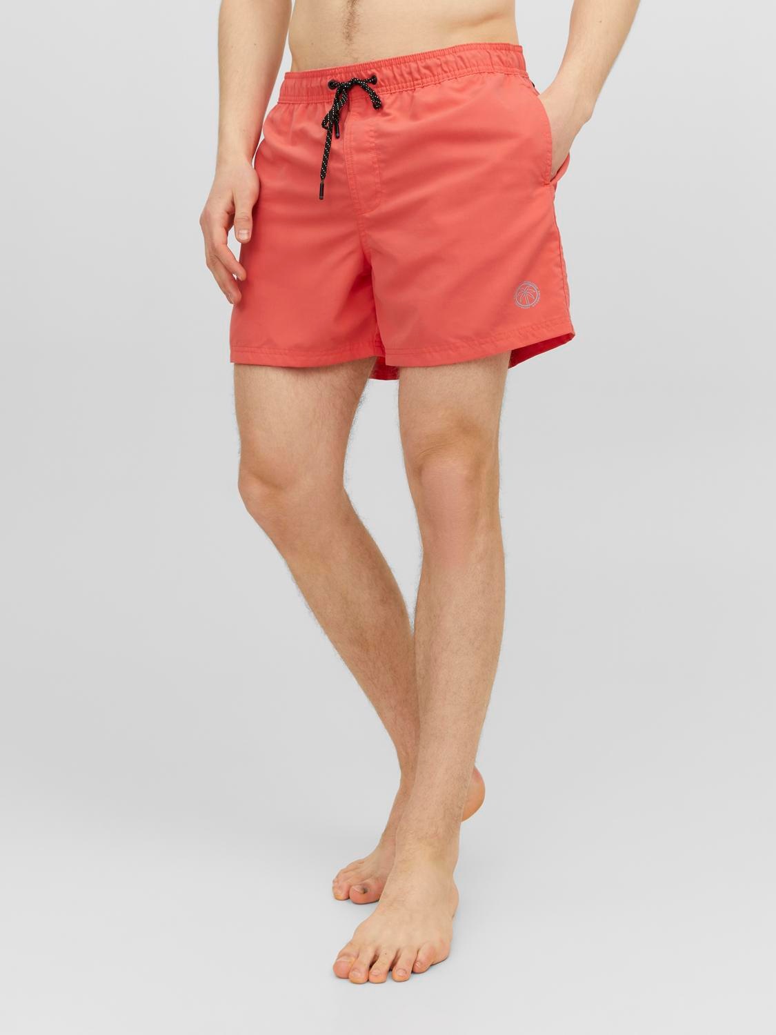 Bild von Jack & Jones Badeshorts »JPSTFIJI JJSWIM SOLID SN LY«, schmal geschnittene Schwimm-Shorts für den Strand aus recyceltem Garn