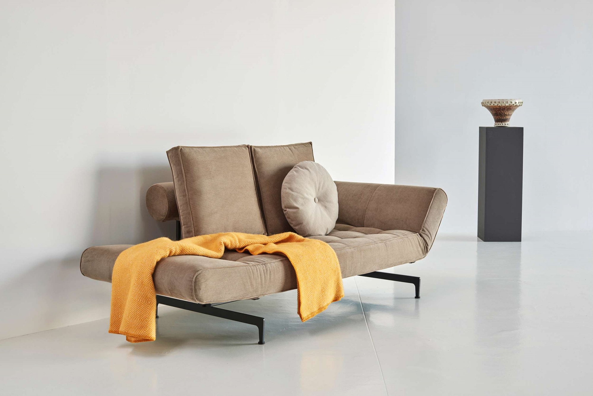INNOVATION LIVING ™ 3-Sitzer »Ghia Schlafsofa«, eine große Liegefläche mit geringer Stellfläche, beidseitig abklappbar